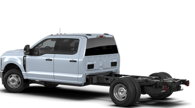 2026 Ford Chassis Cab F-350® LARIAT®