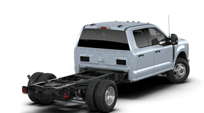 2026 Ford Chassis Cab F-350® LARIAT®