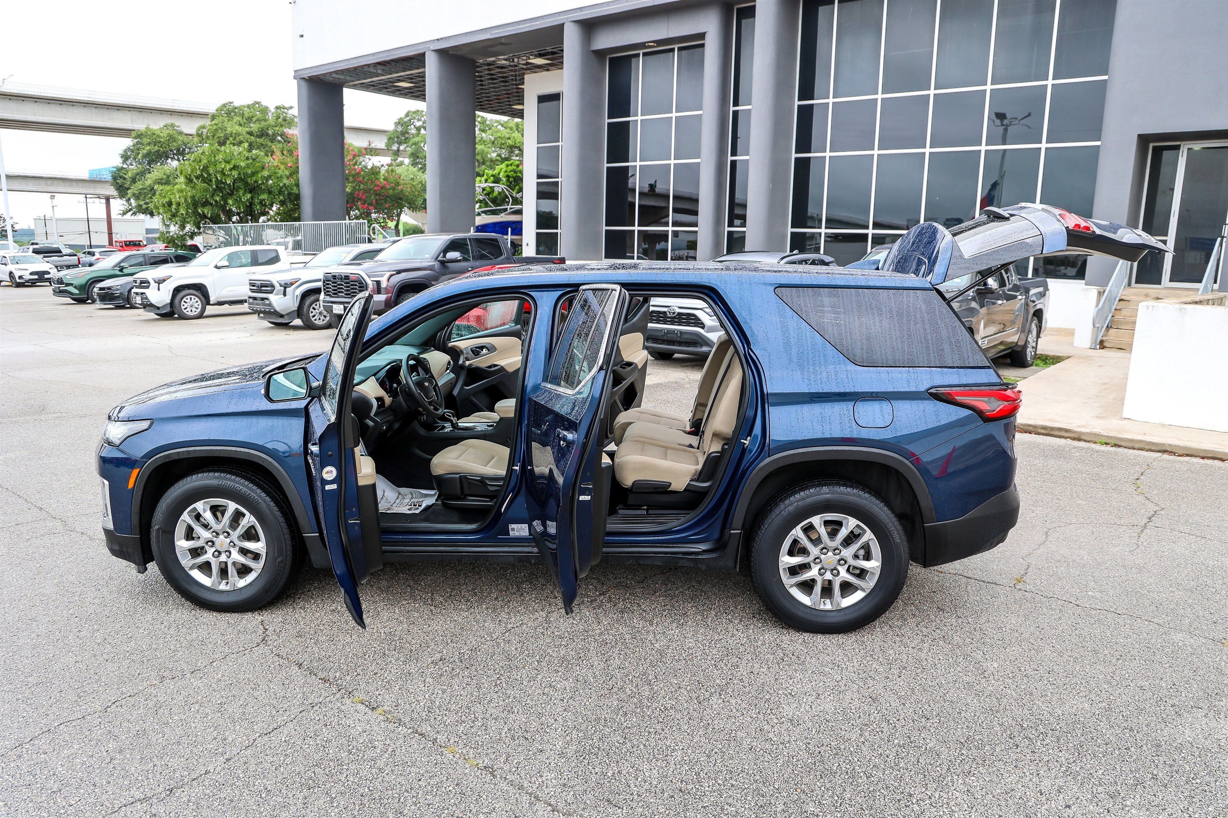 2023 Chevrolet Traverse LS
