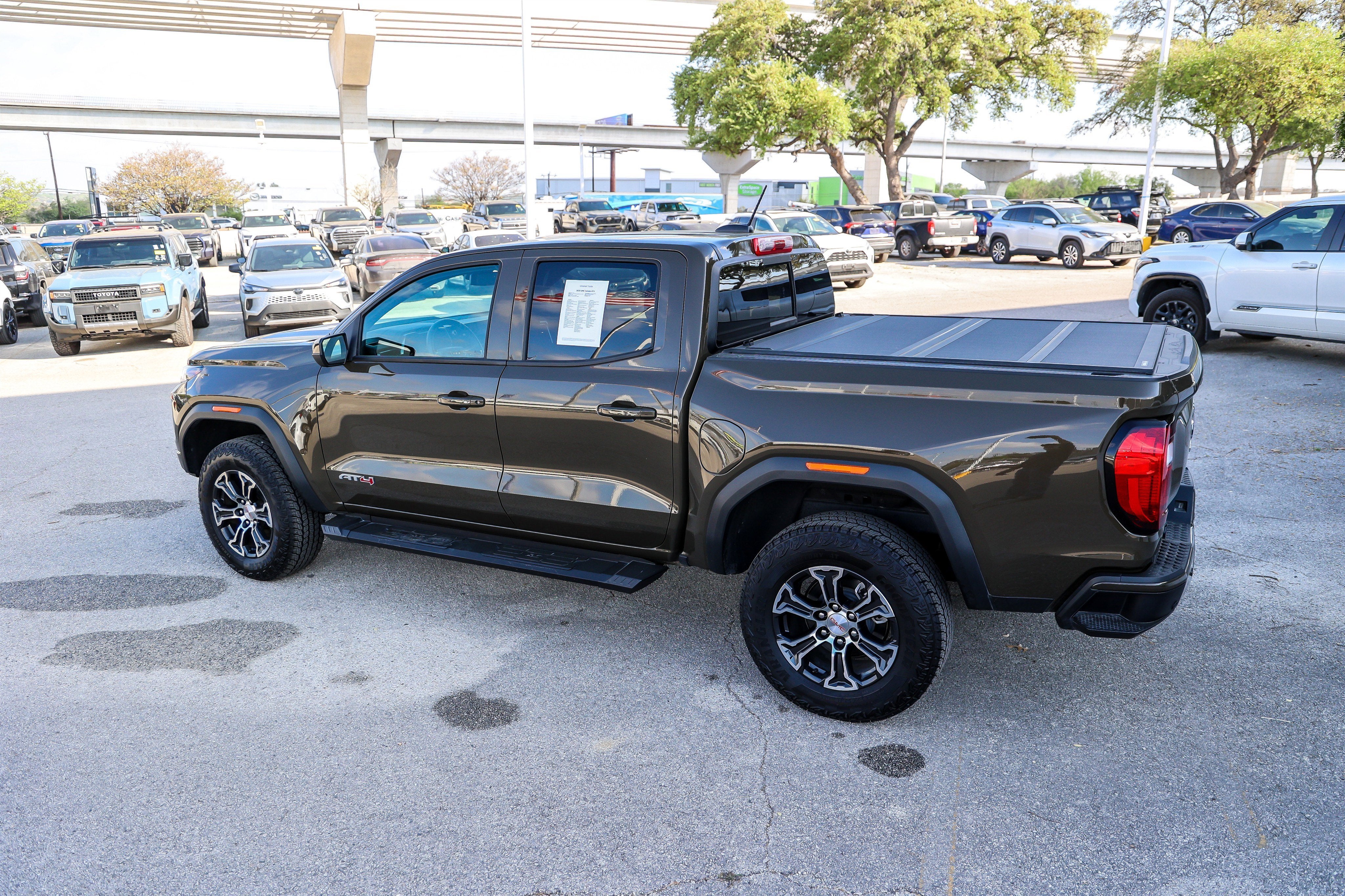 2025 GMC Canyon 4WD AT4