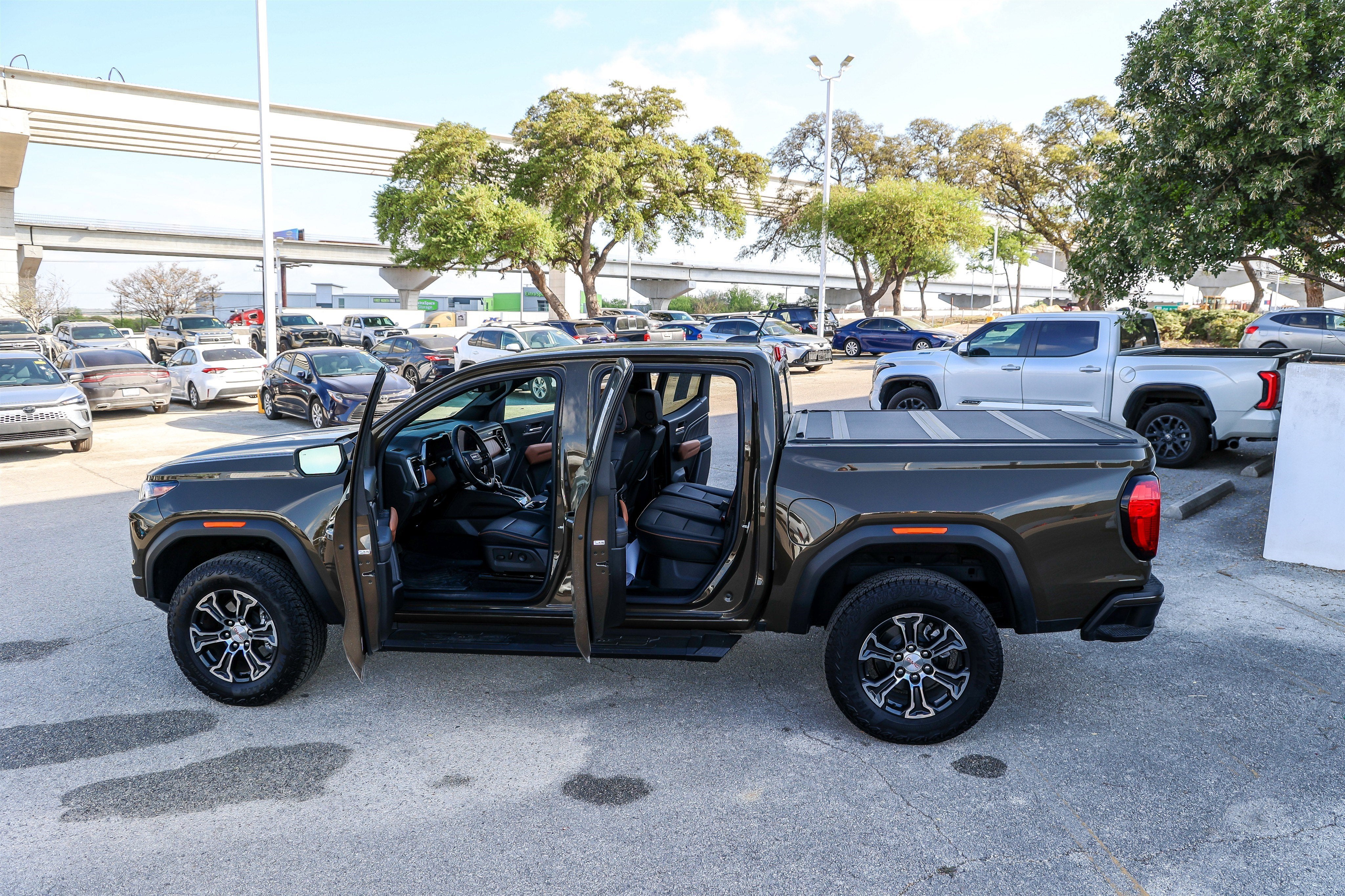 2025 GMC Canyon 4WD AT4