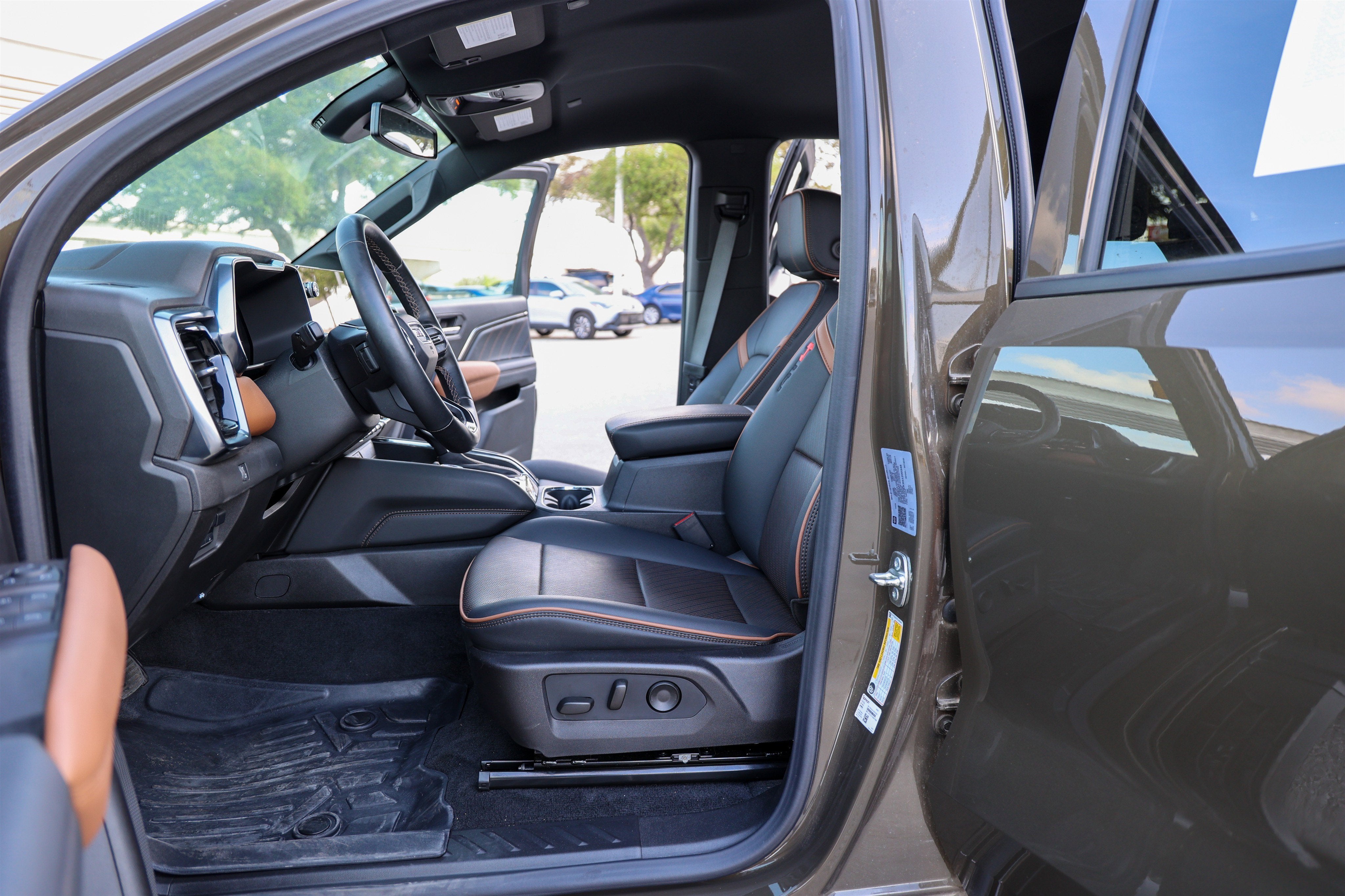 2025 GMC Canyon 4WD AT4