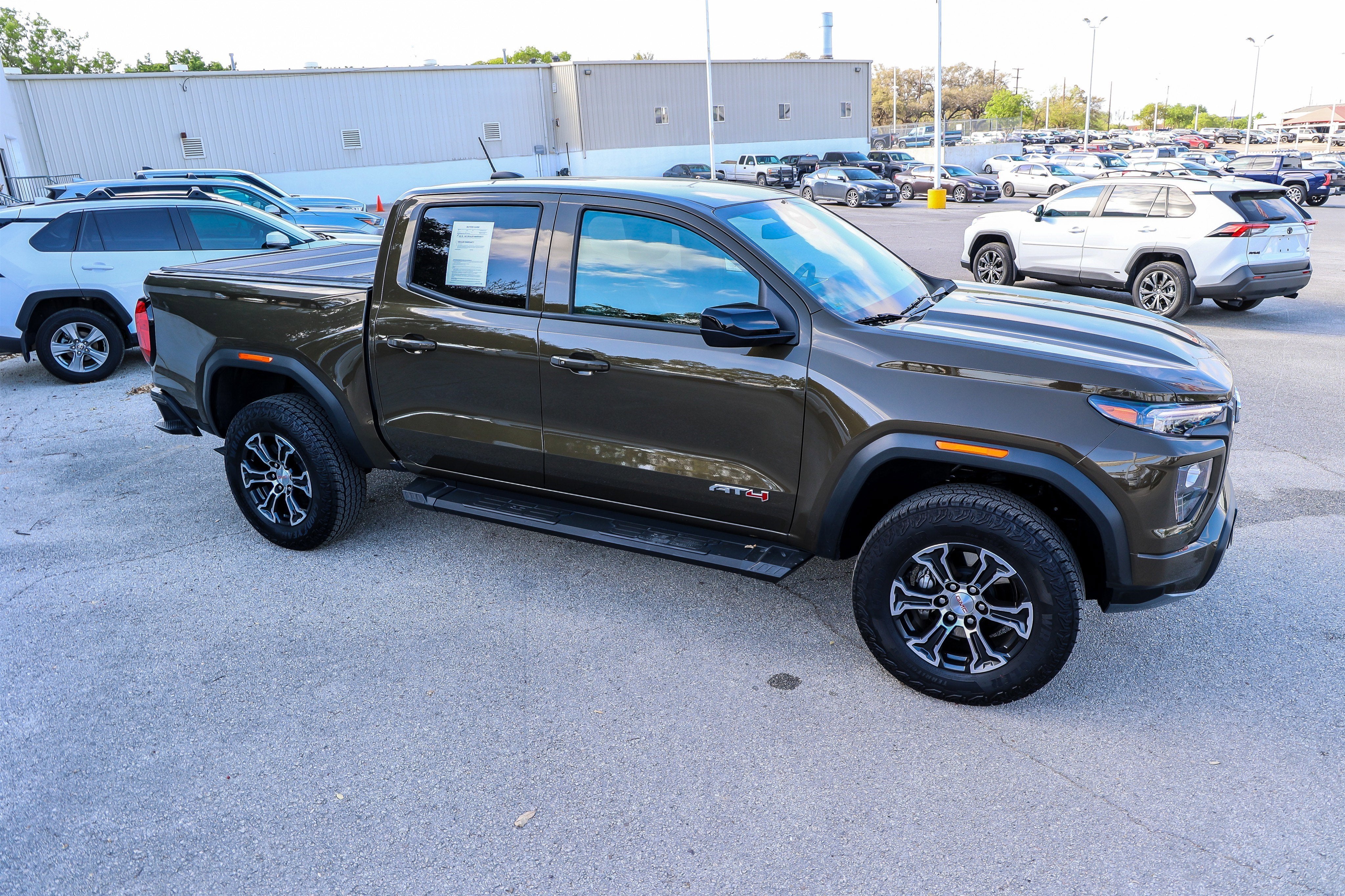 2025 GMC Canyon 4WD AT4