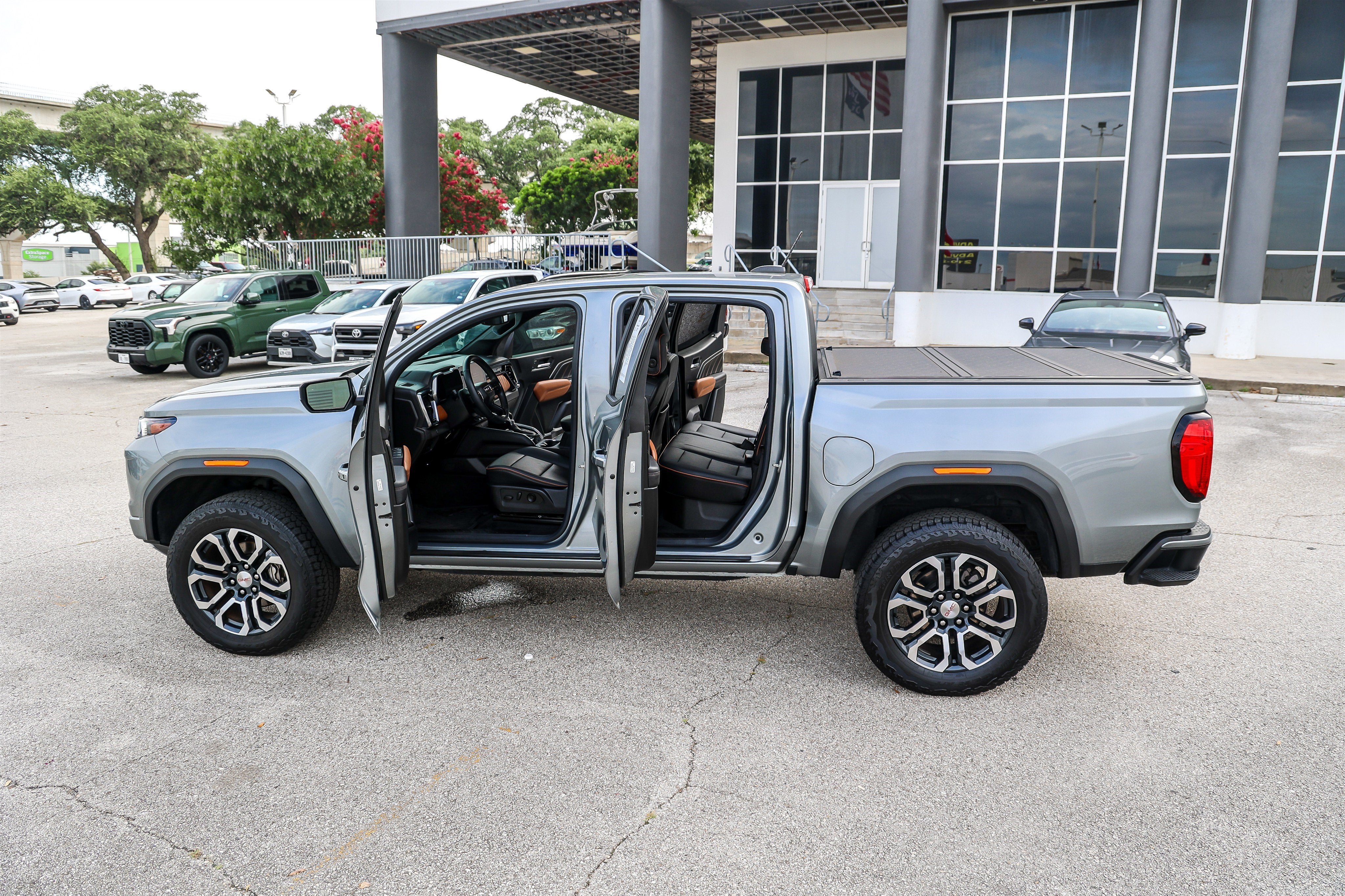 2023 GMC Canyon 4WD AT4