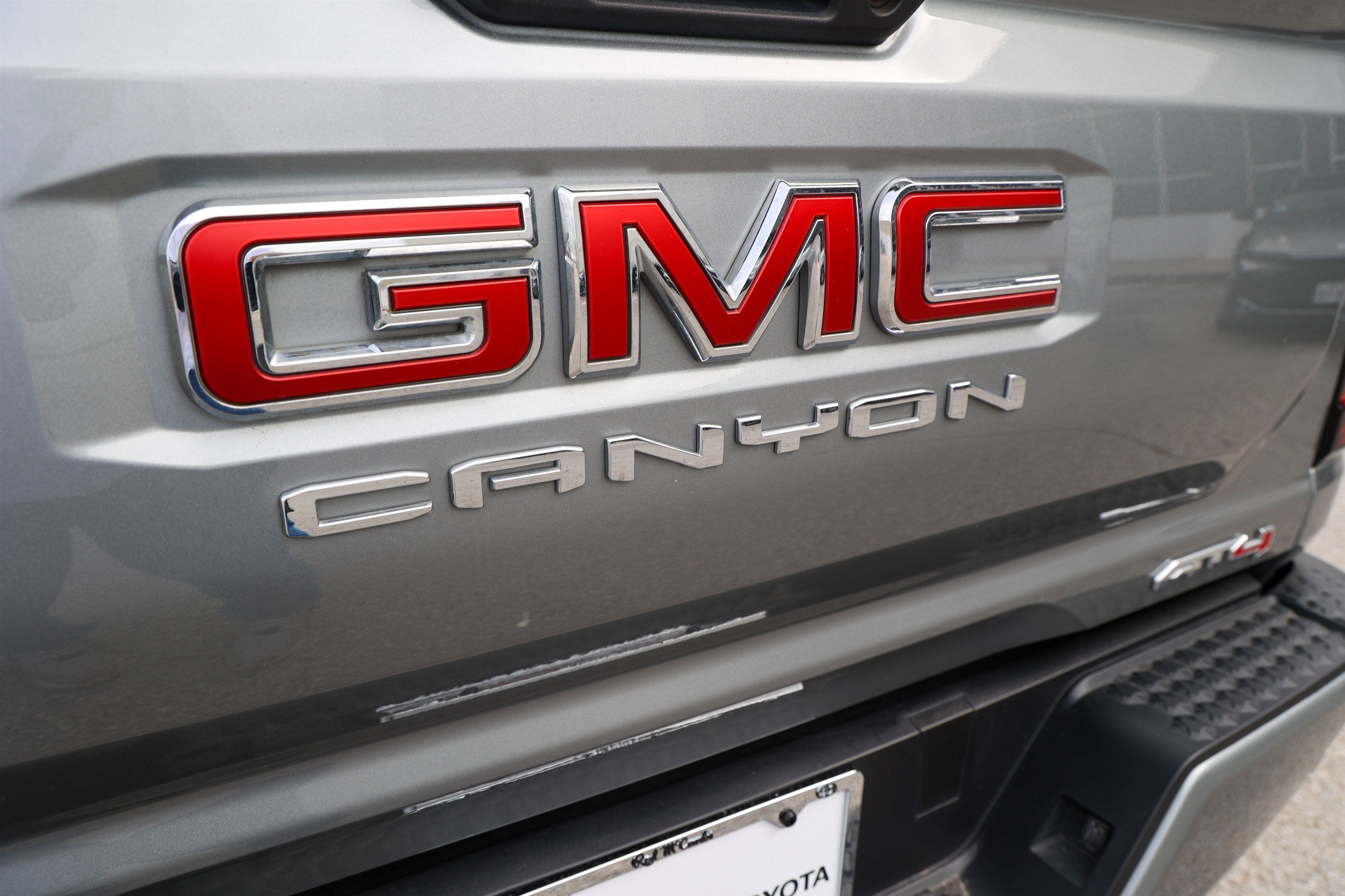 2023 GMC Canyon 4WD AT4