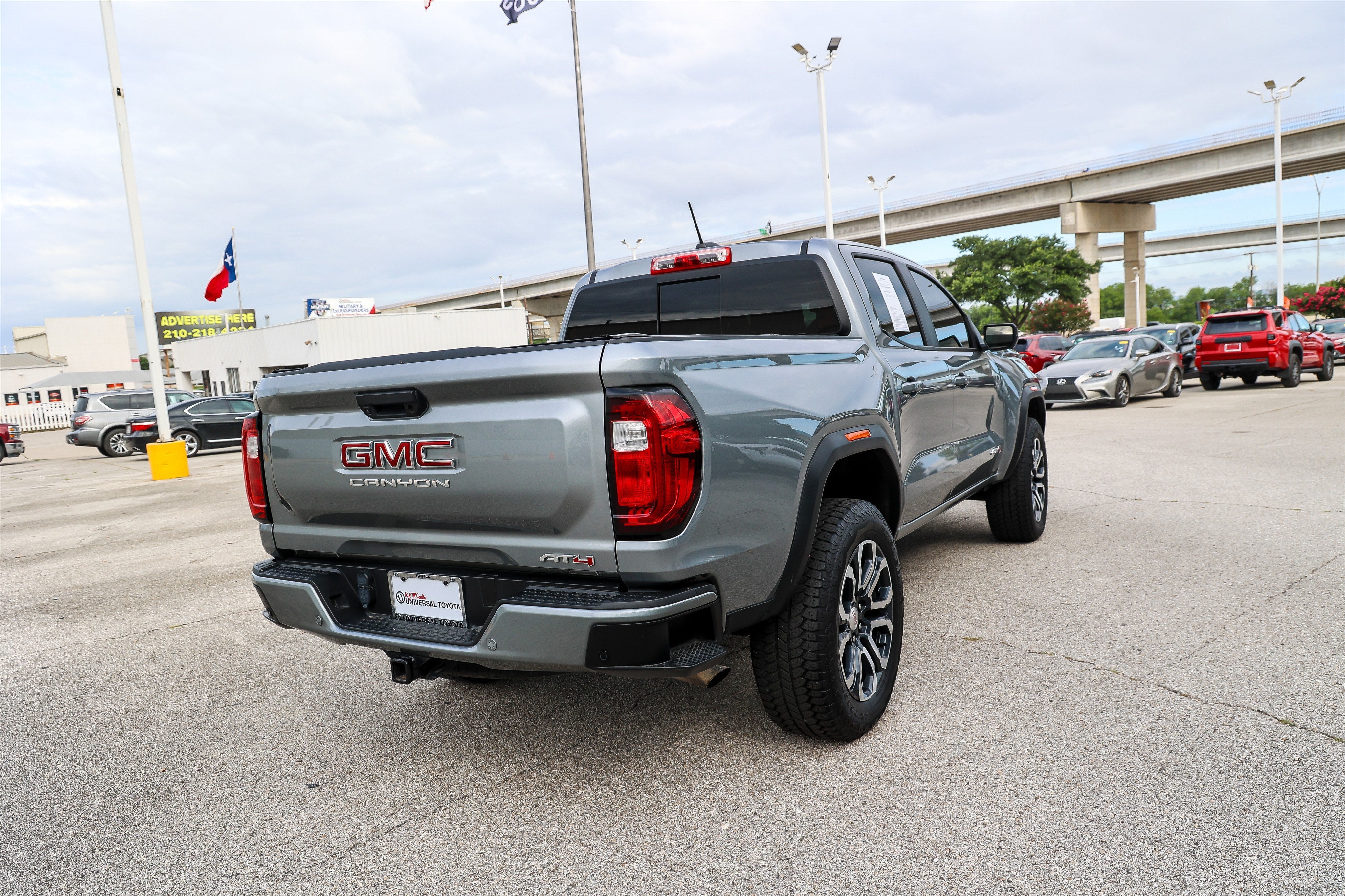 2023 GMC Canyon 4WD AT4