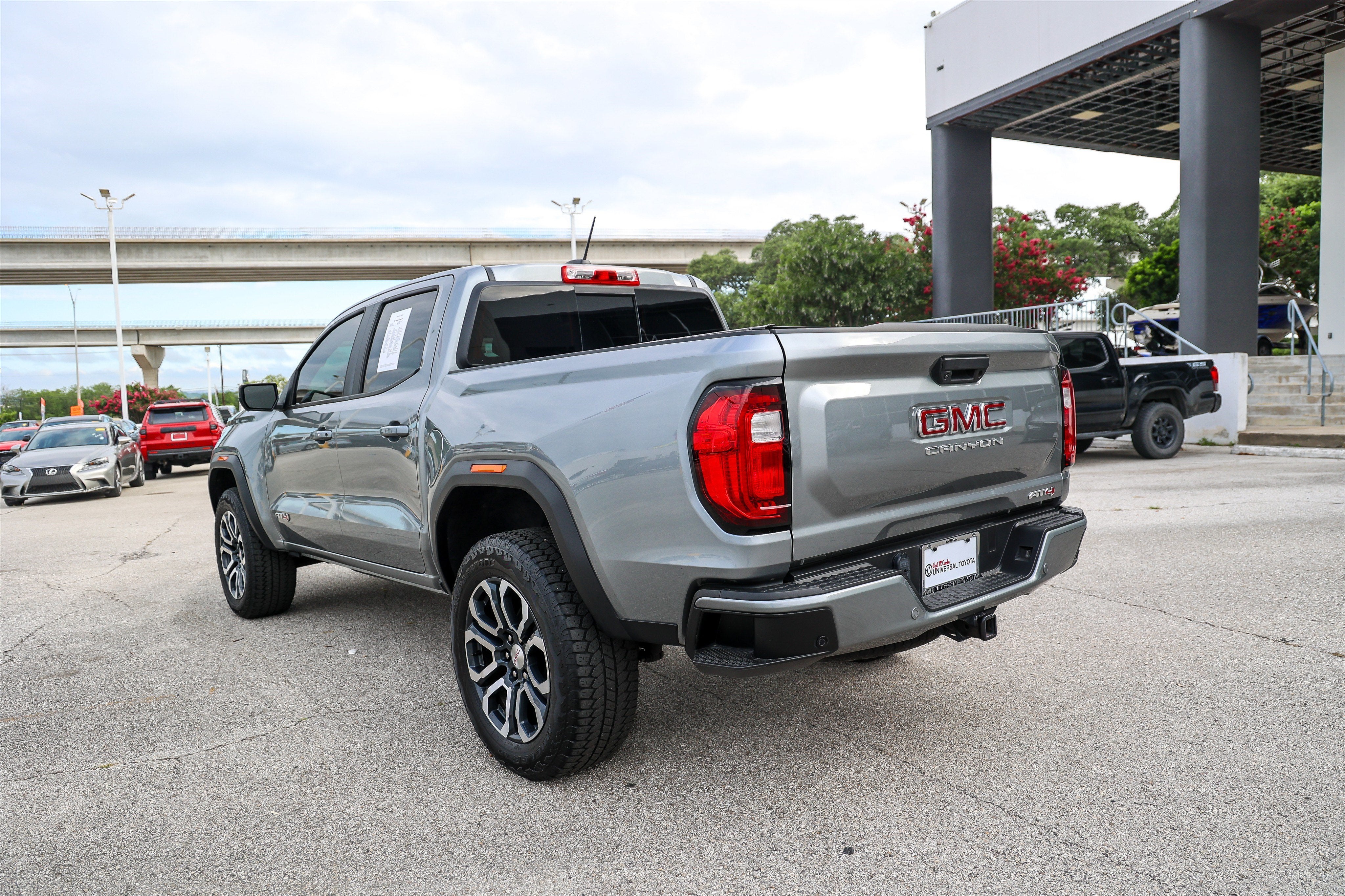 2023 GMC Canyon 4WD AT4