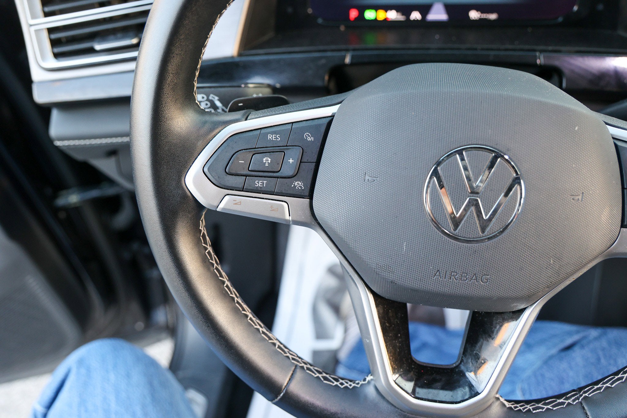 2025 Volkswagen Atlas Cross Sport 2.0T SE w/Technology