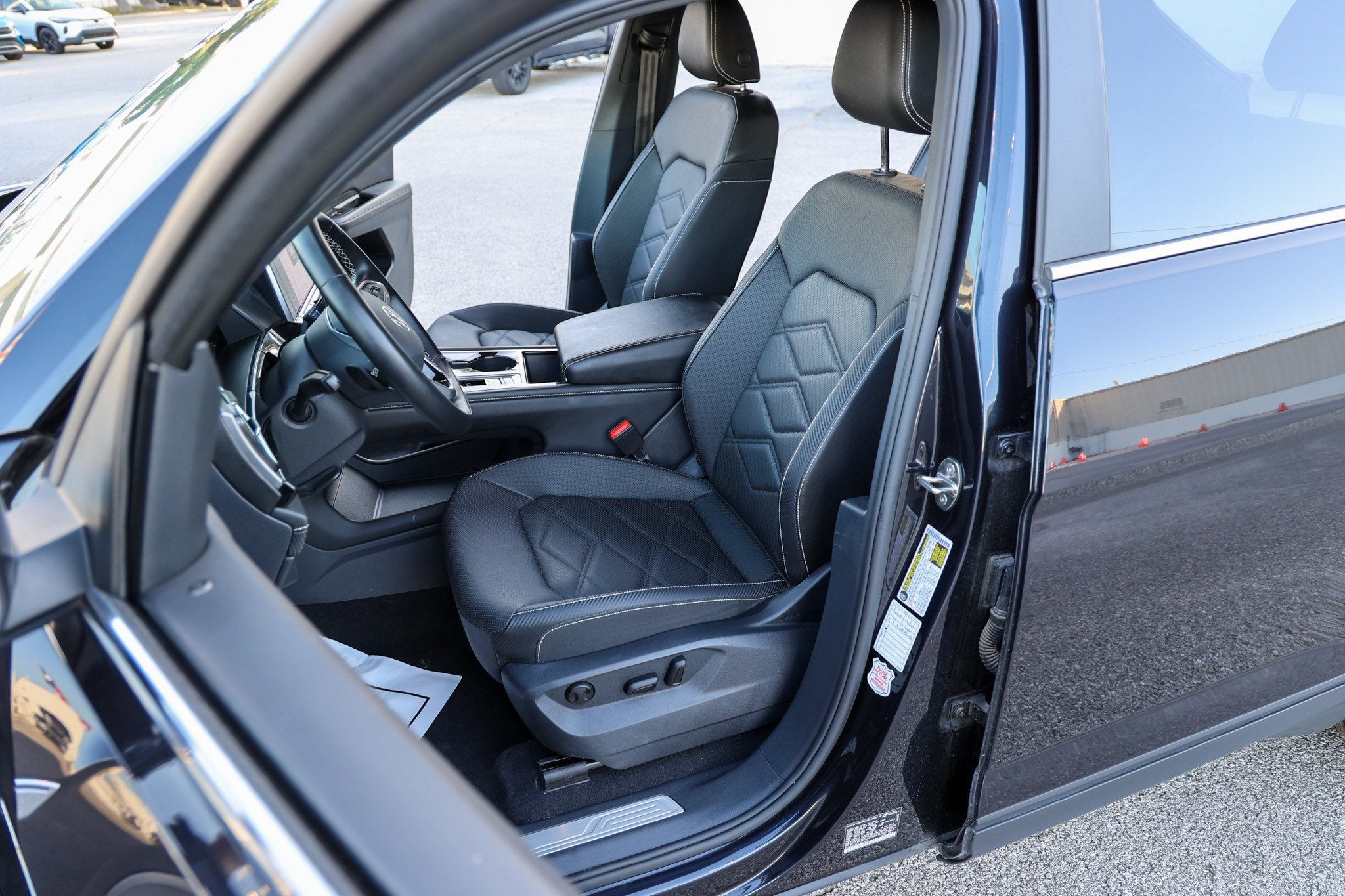 2025 Volkswagen Atlas Cross Sport 2.0T SE w/Technology