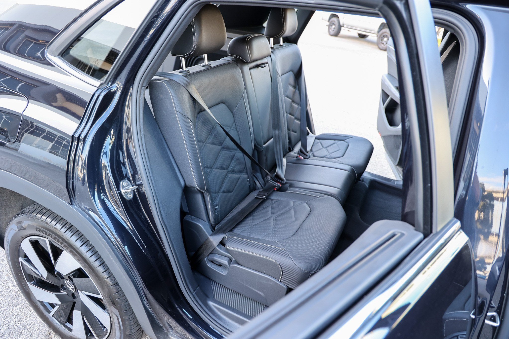 2025 Volkswagen Atlas Cross Sport 2.0T SE w/Technology