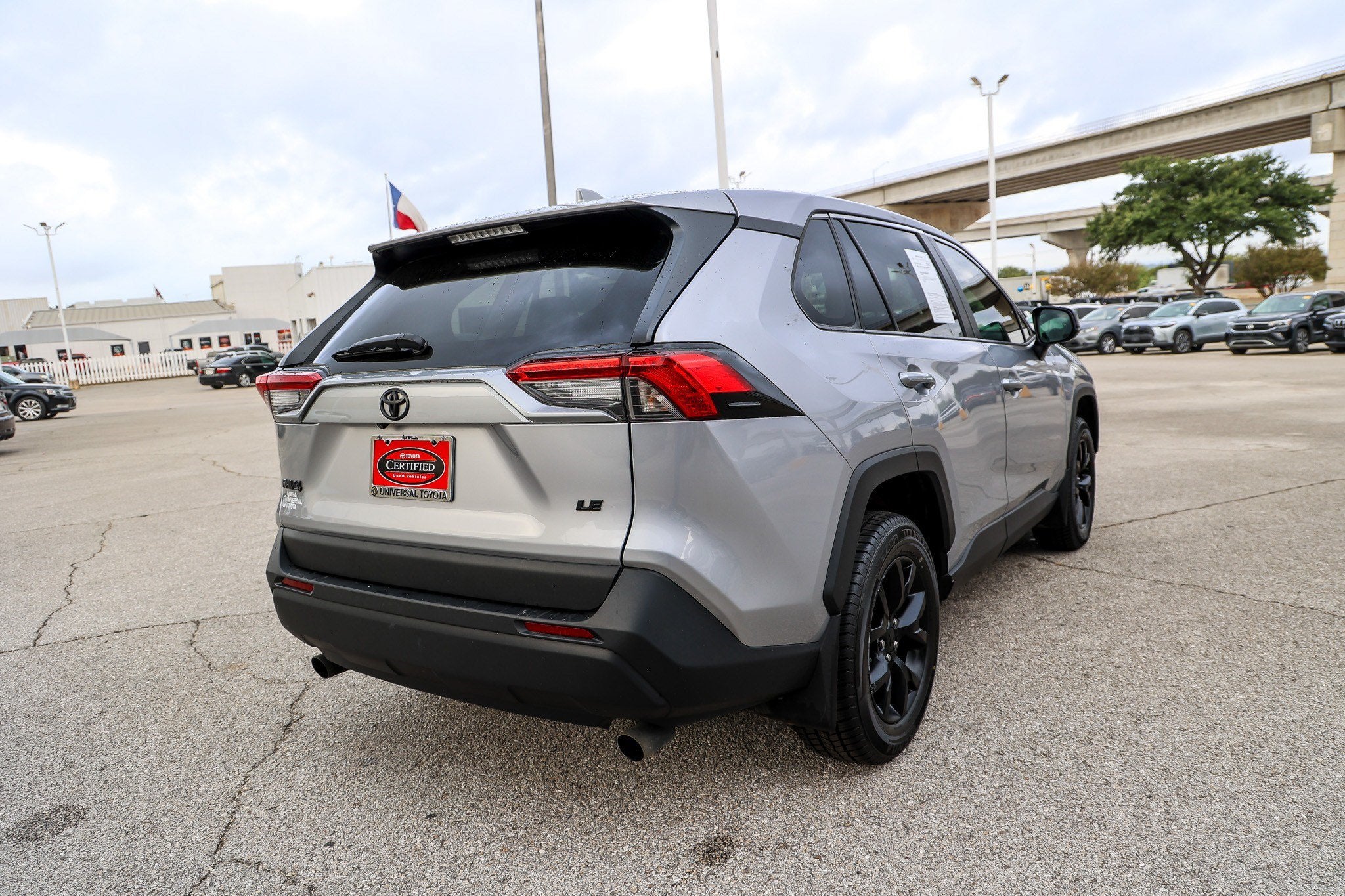 2024 Toyota RAV4 LE
