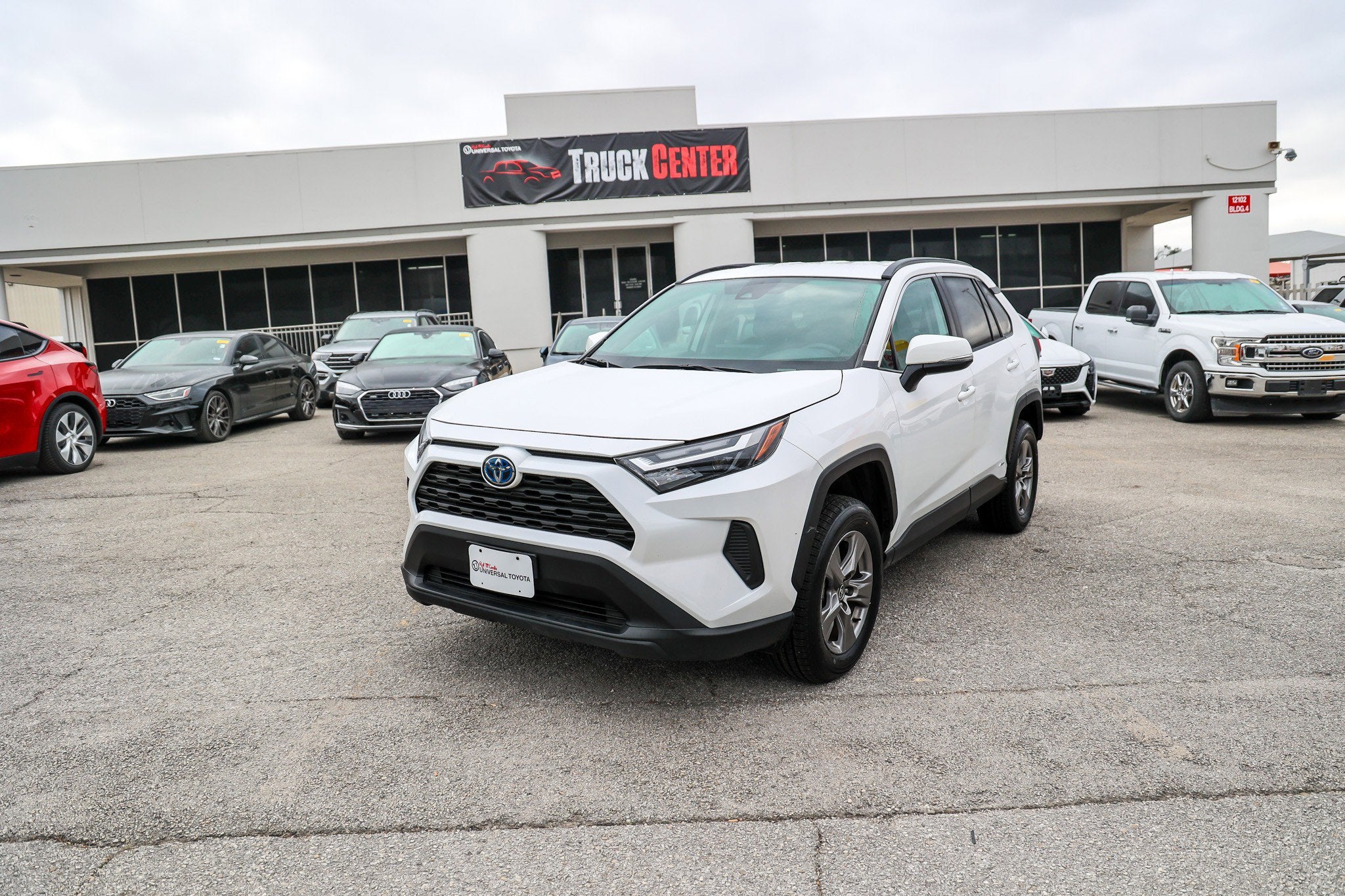 2024 Toyota RAV4 HYBRID Hybrid XLE