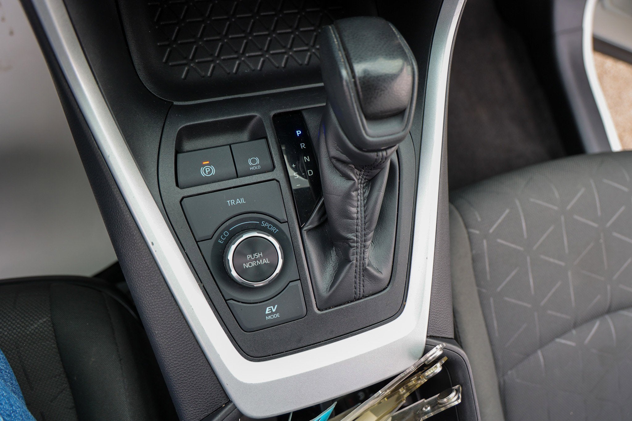 2024 Toyota RAV4 HYBRID Hybrid XLE