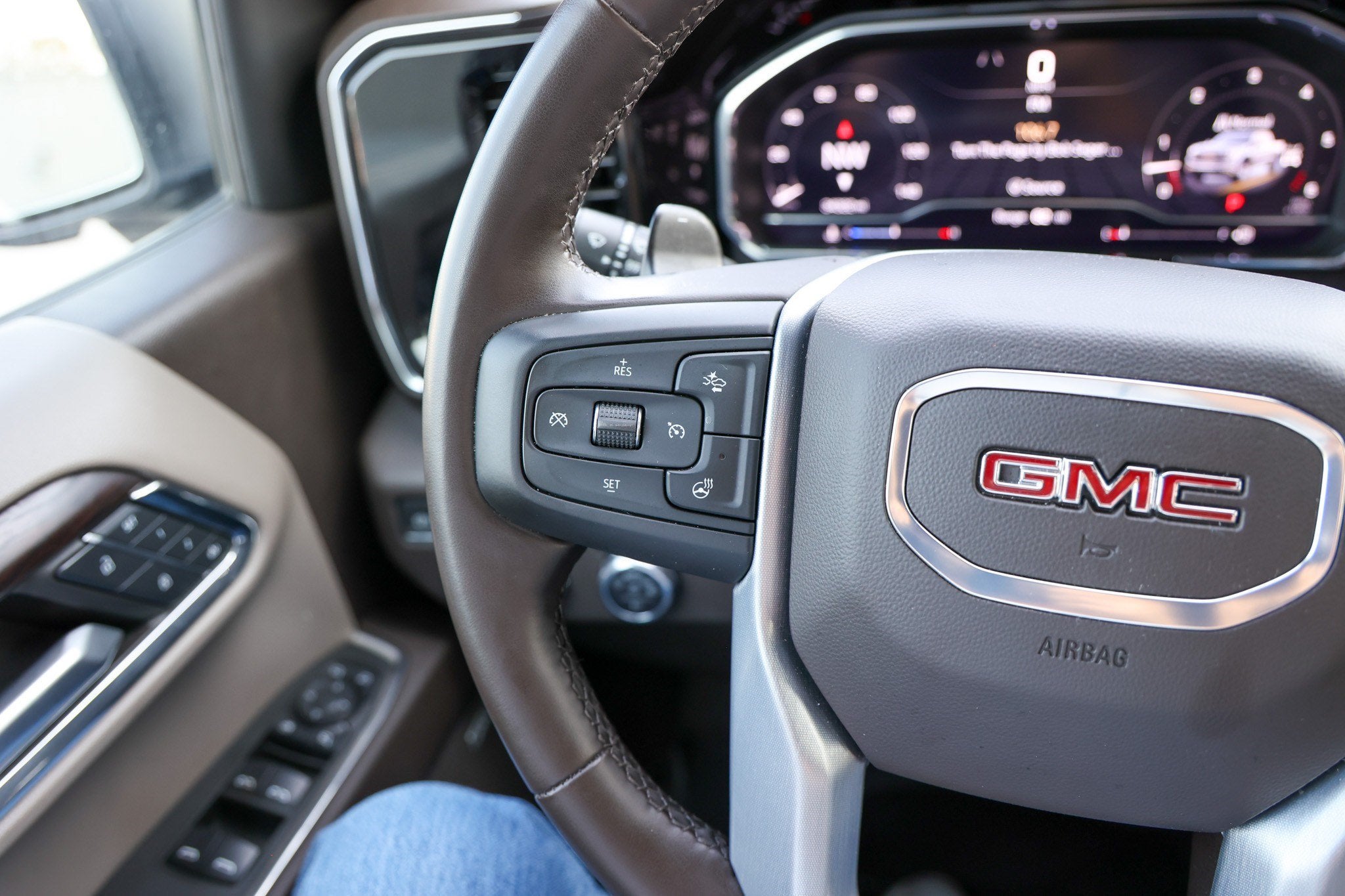2024 GMC Sierra SLT