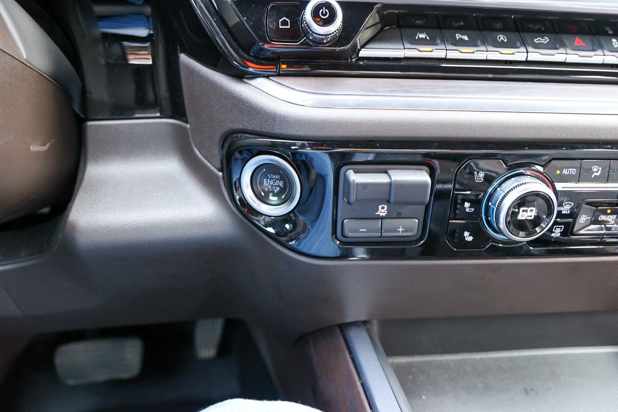 2024 GMC Sierra SLT