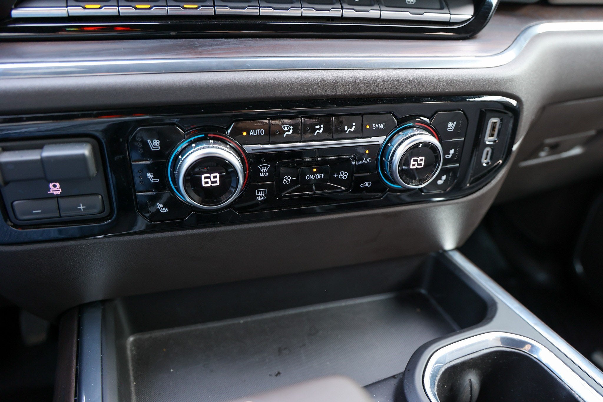 2024 GMC Sierra SLT