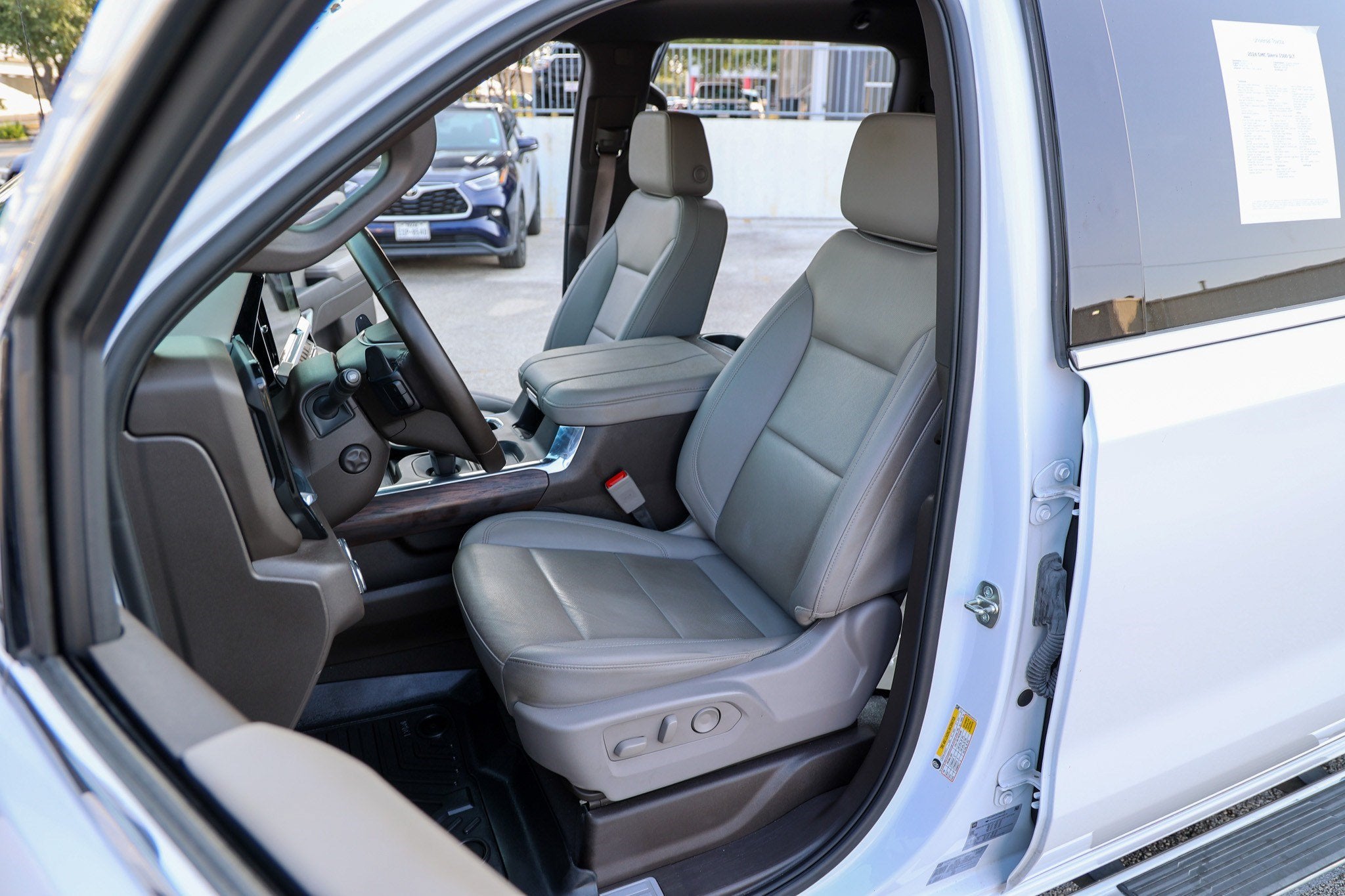 2024 GMC Sierra SLT