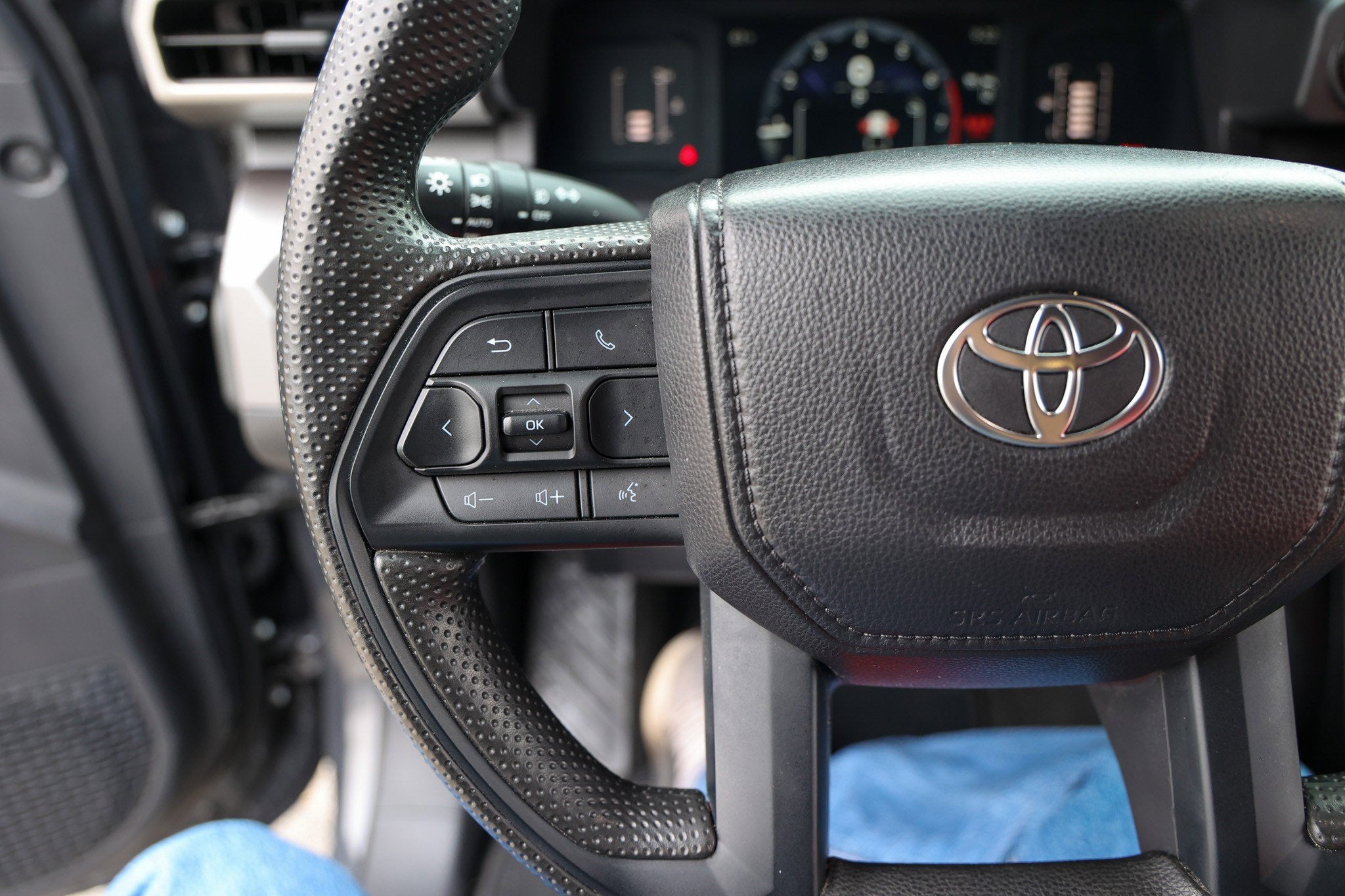 2025 Toyota TACOMA SR5 SR5