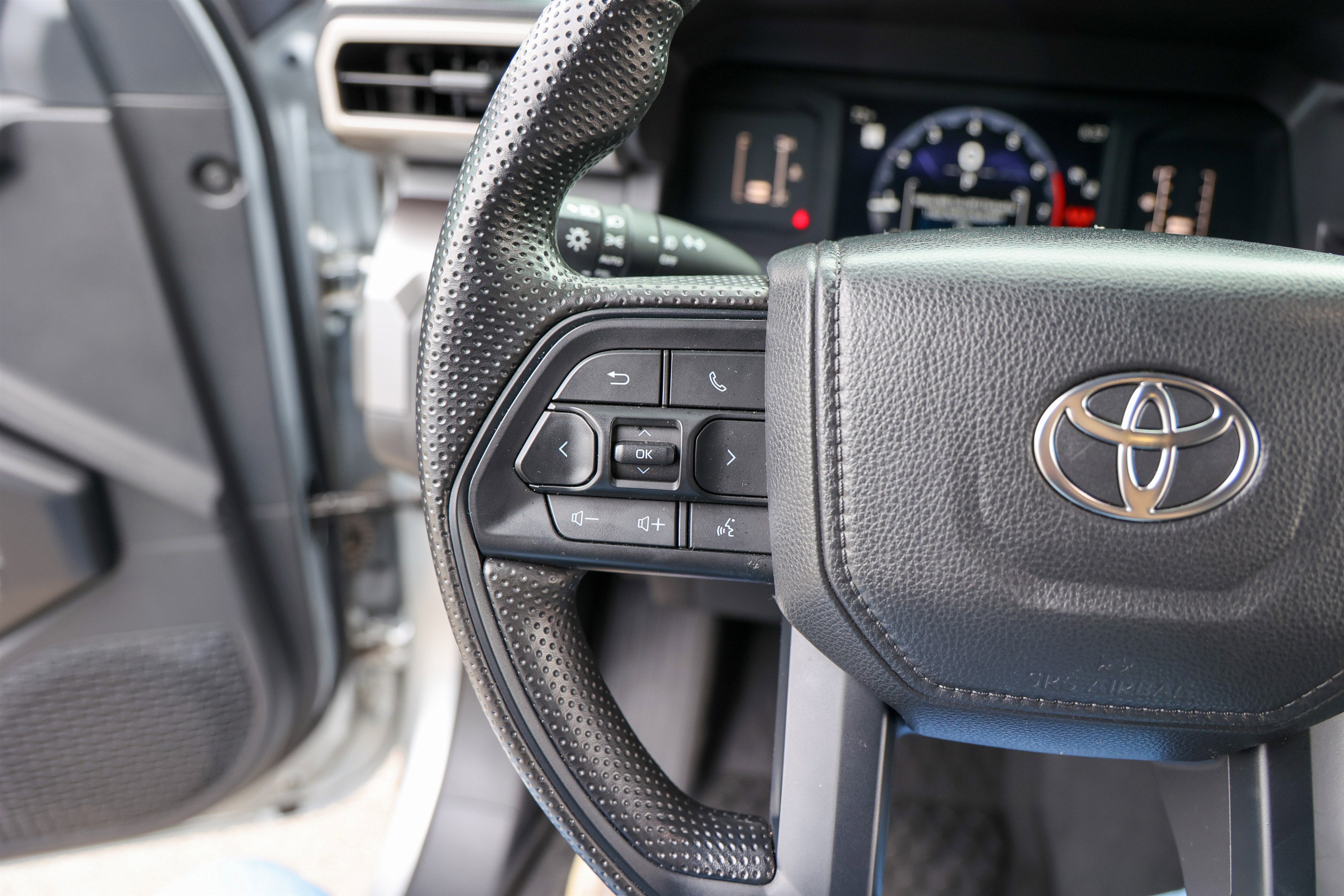 2025 Toyota TACOMA SR5 SR5