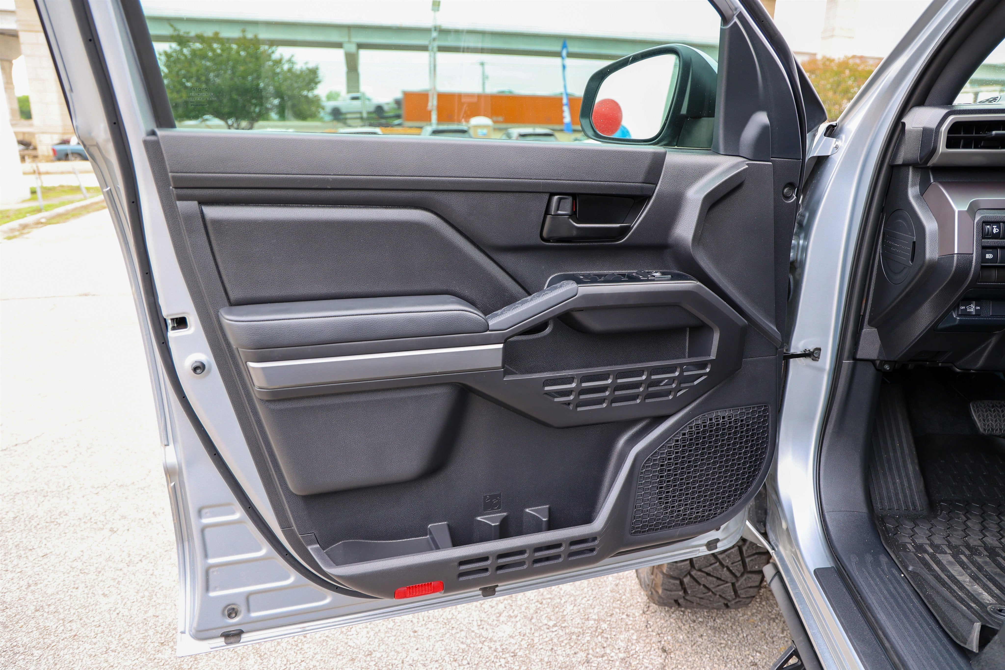 2025 Toyota TACOMA SR5 SR5