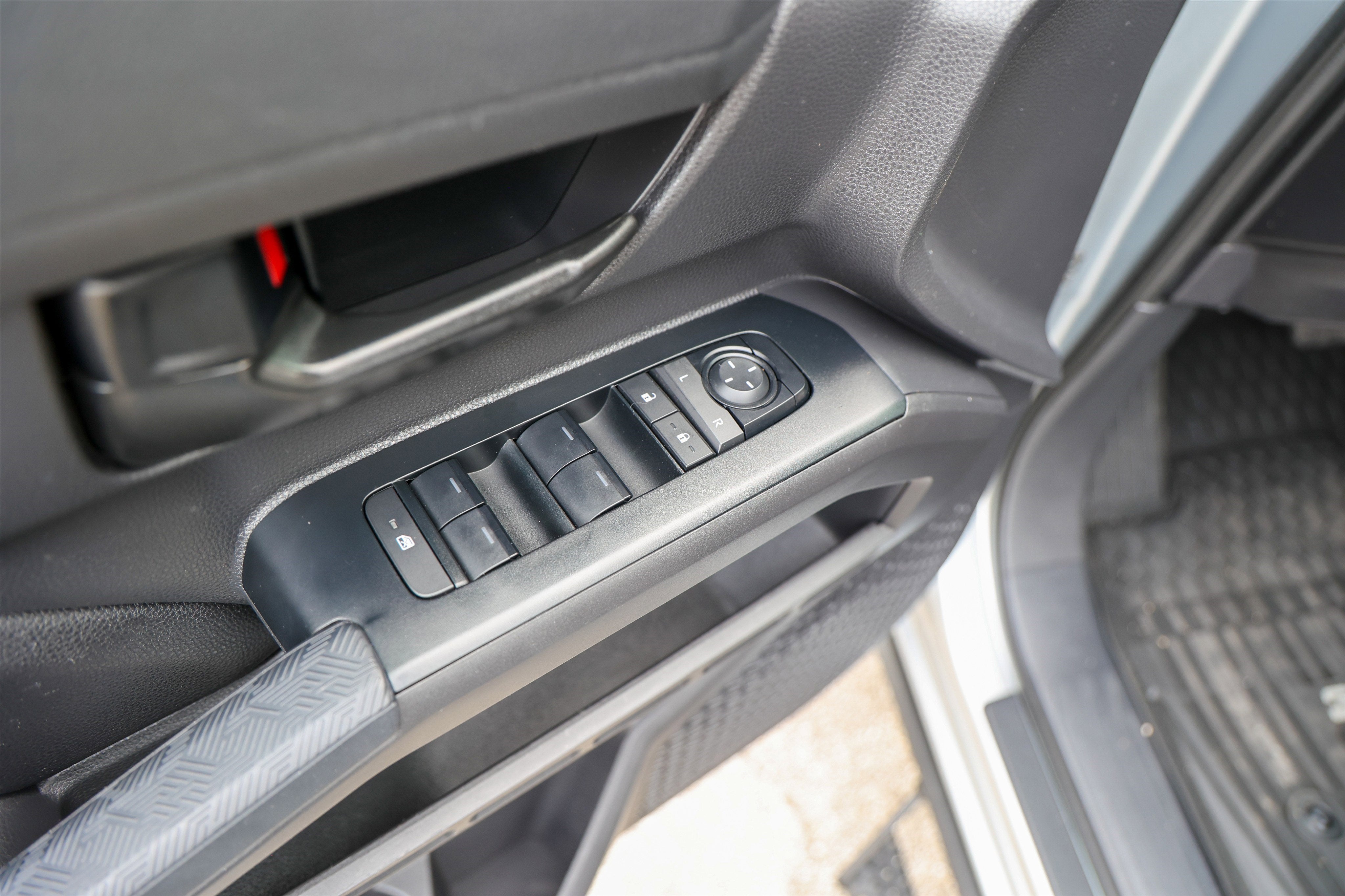 2025 Toyota TACOMA SR5 SR5