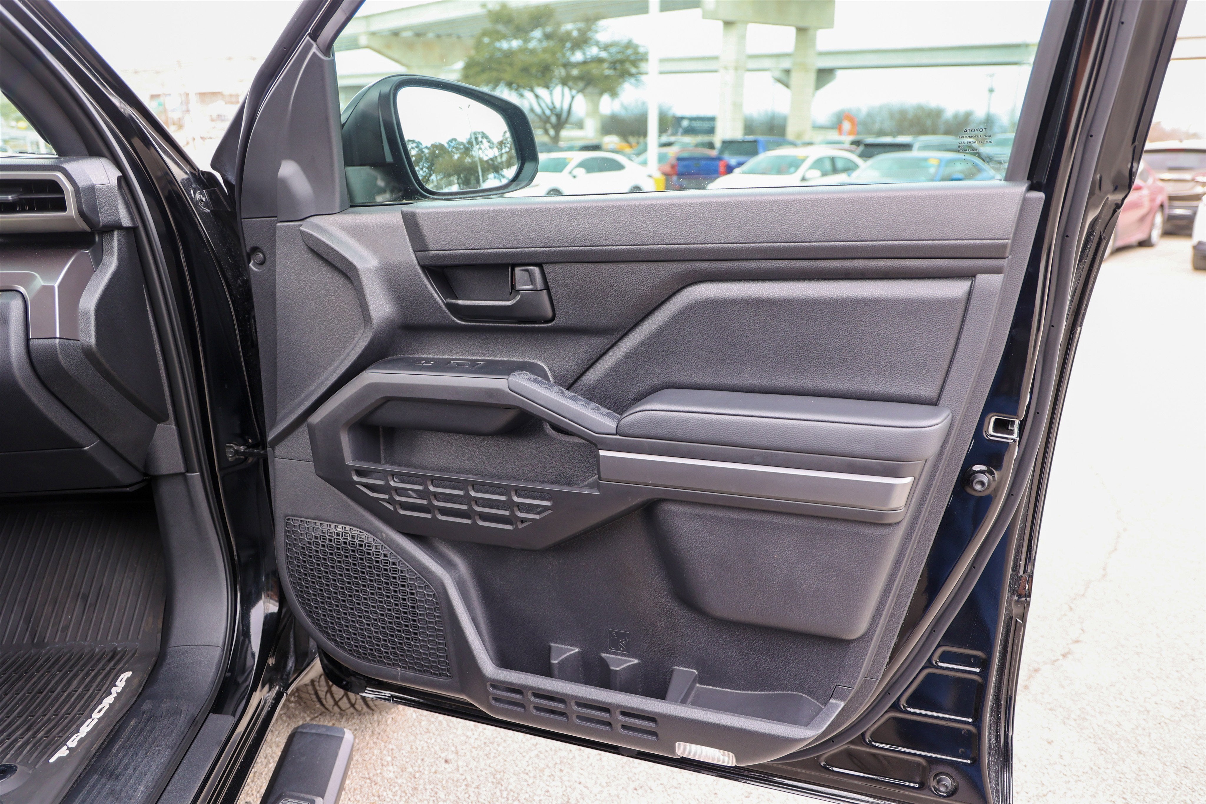 2025 Toyota TACOMA SR5 SR5