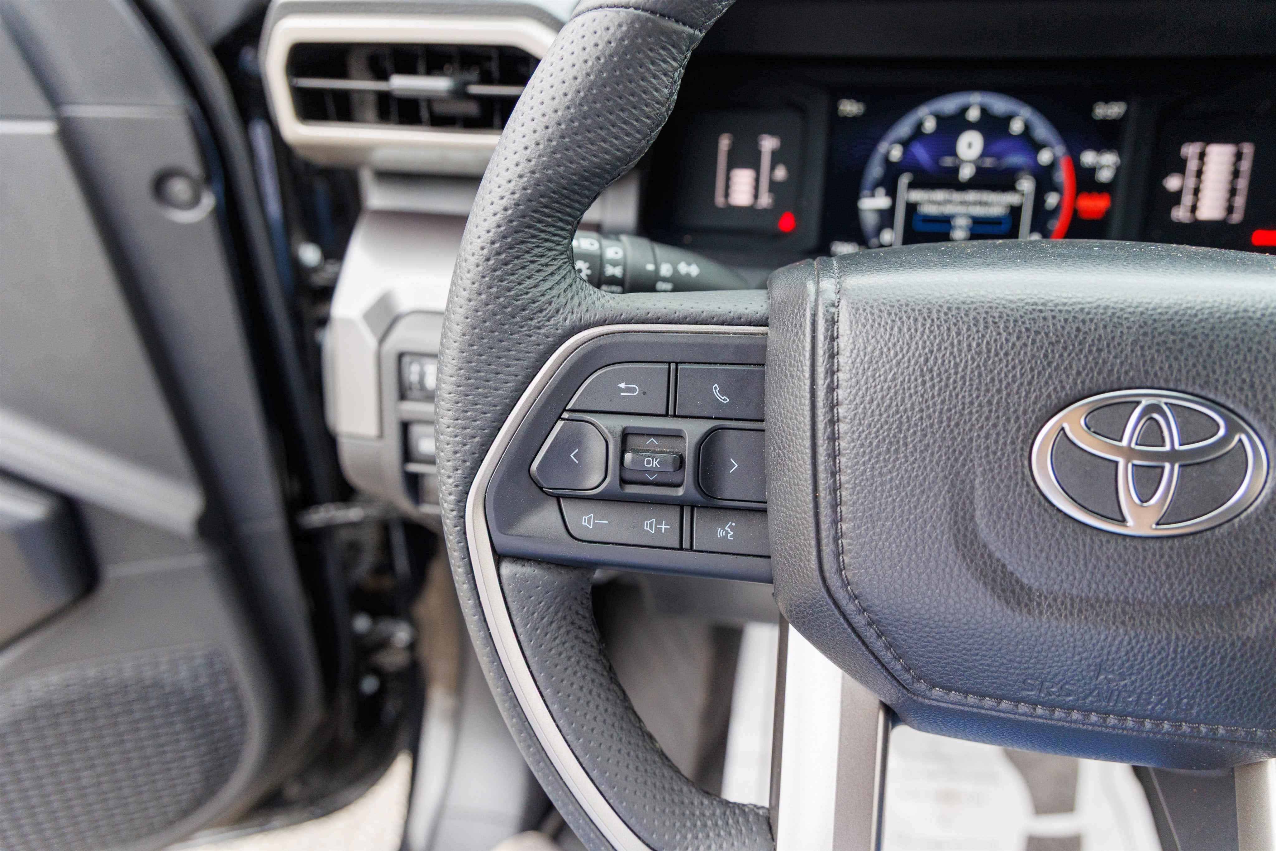 2025 Toyota TACOMA SR5 SR5