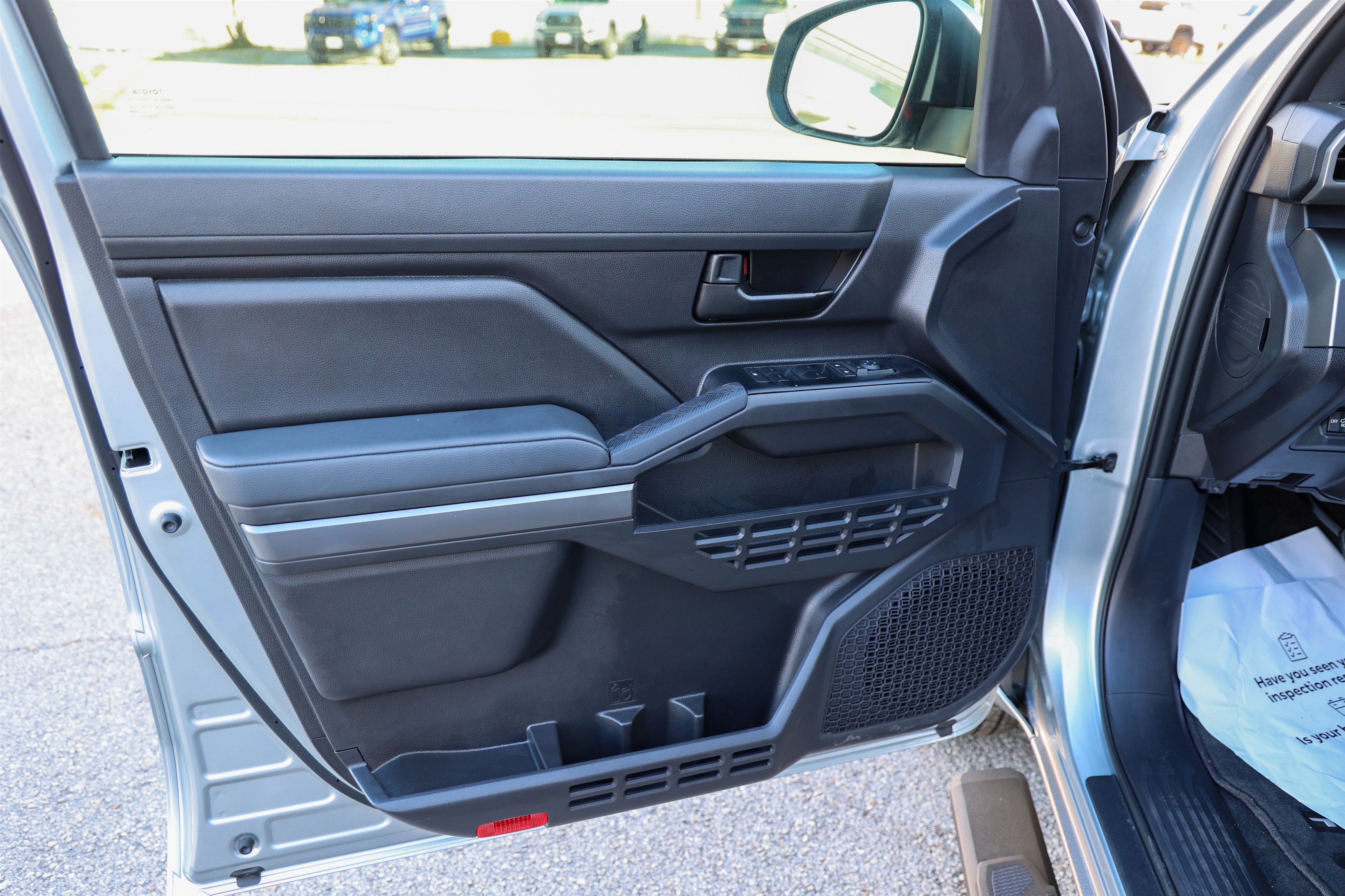 2025 Toyota TACOMA SR5 SR5