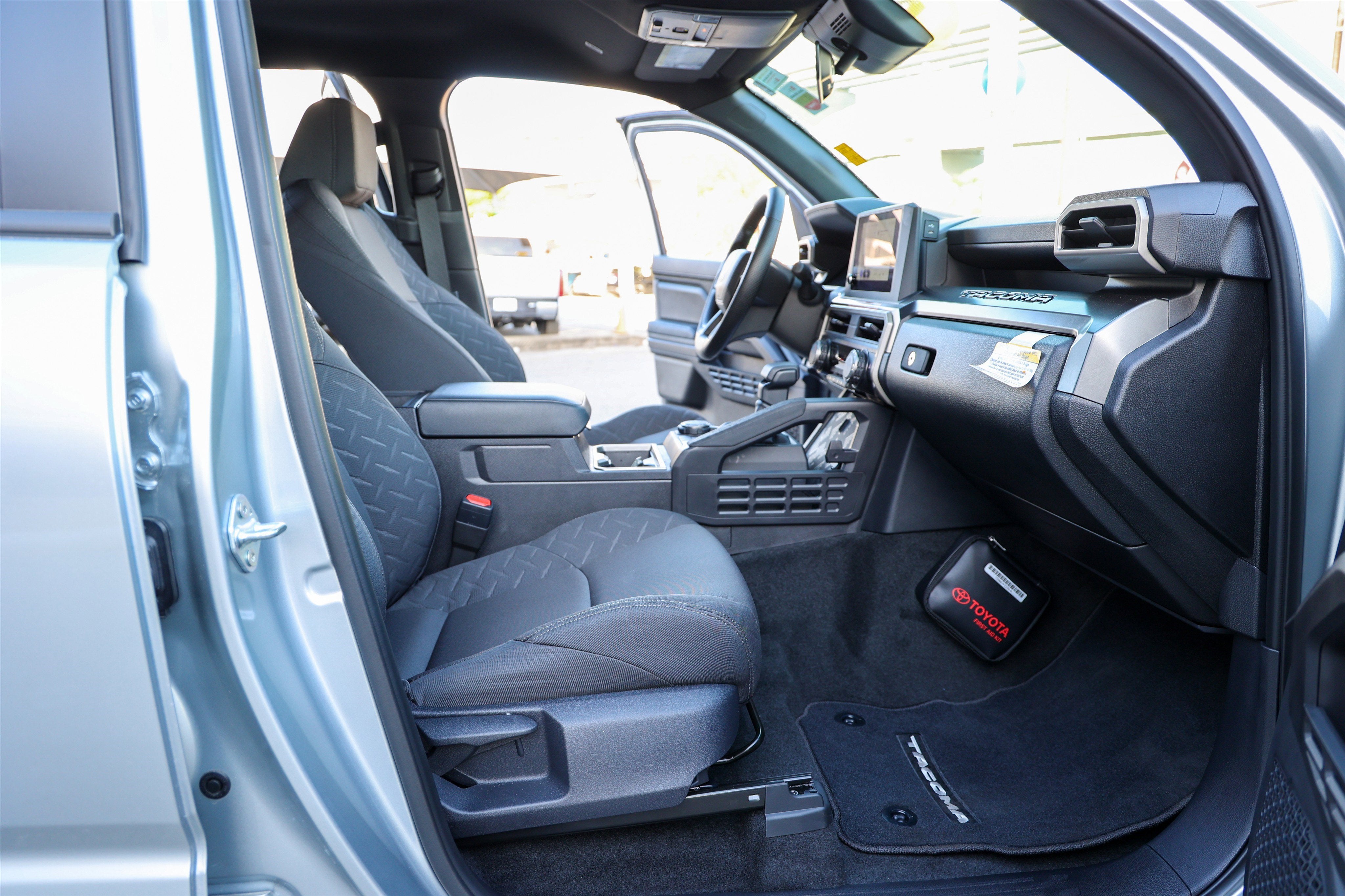 2025 Toyota TACOMA SR5 SR5