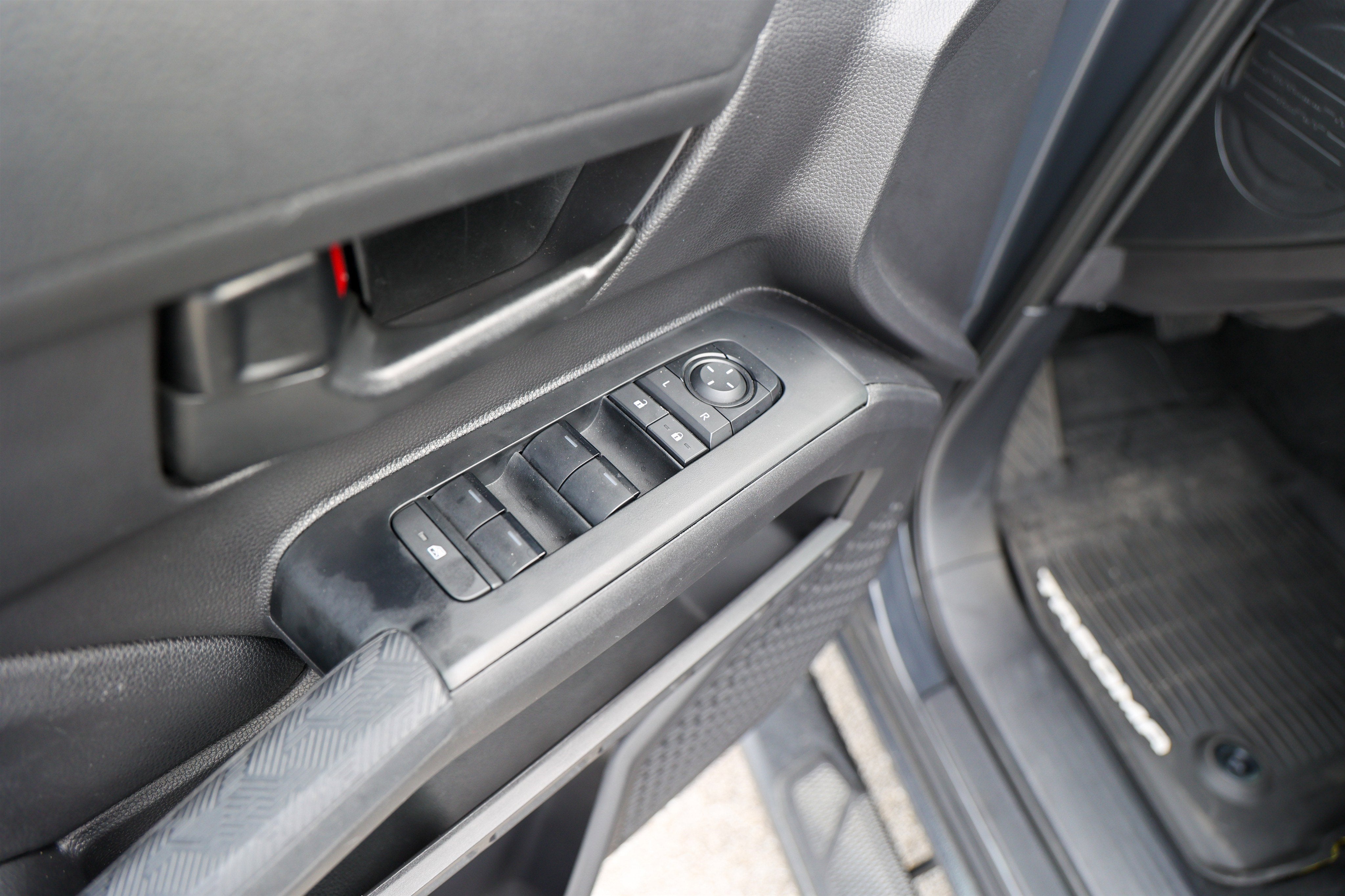2025 Toyota TACOMA SR5 SR5