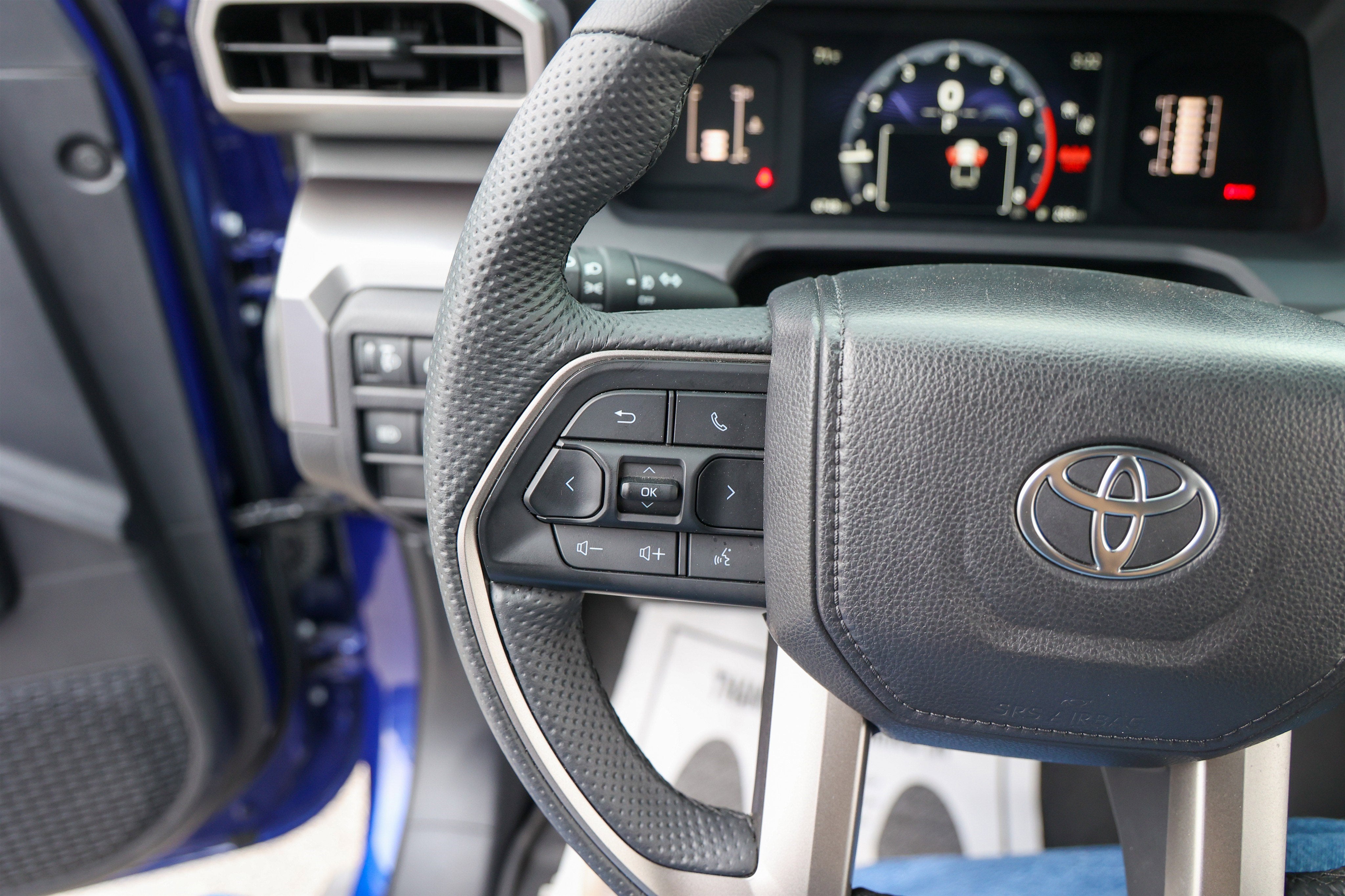 2025 Toyota TACOMA SR5 SR5