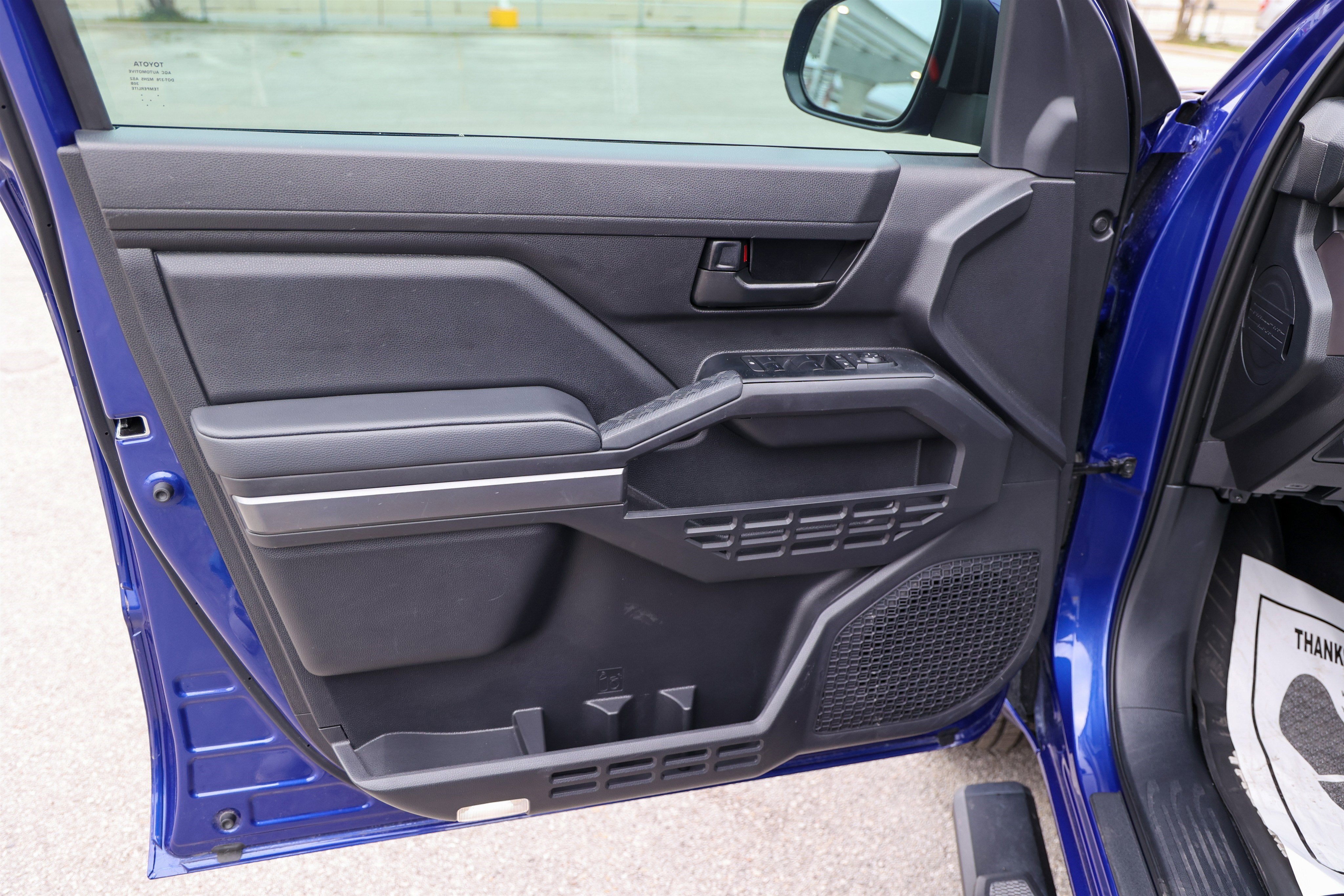 2025 Toyota TACOMA SR5 SR5