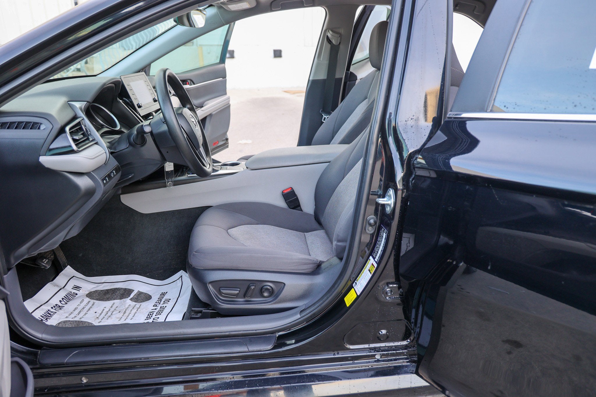 2023 Toyota CAMRY LE