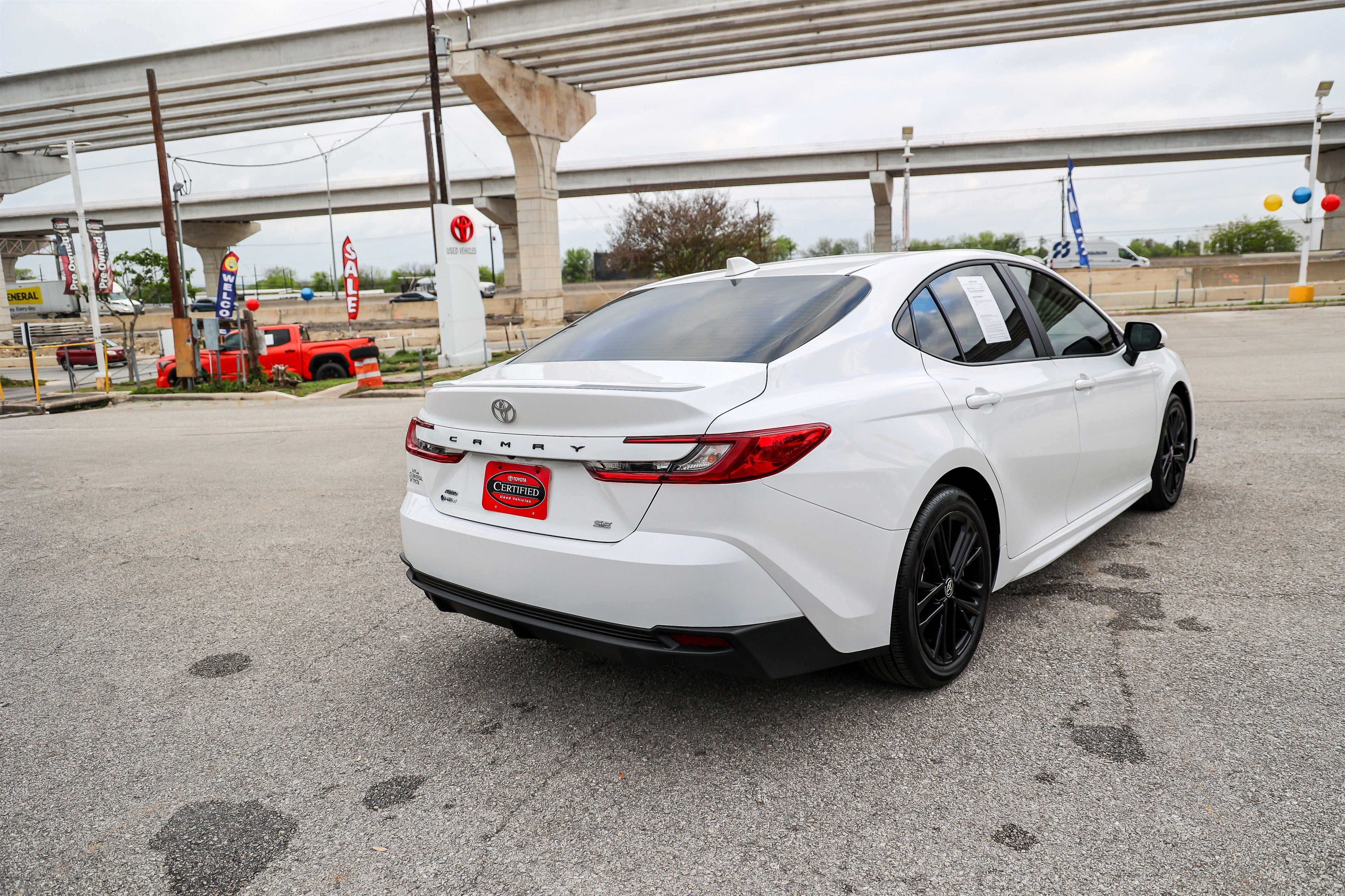 2025 Toyota CAMRY SE