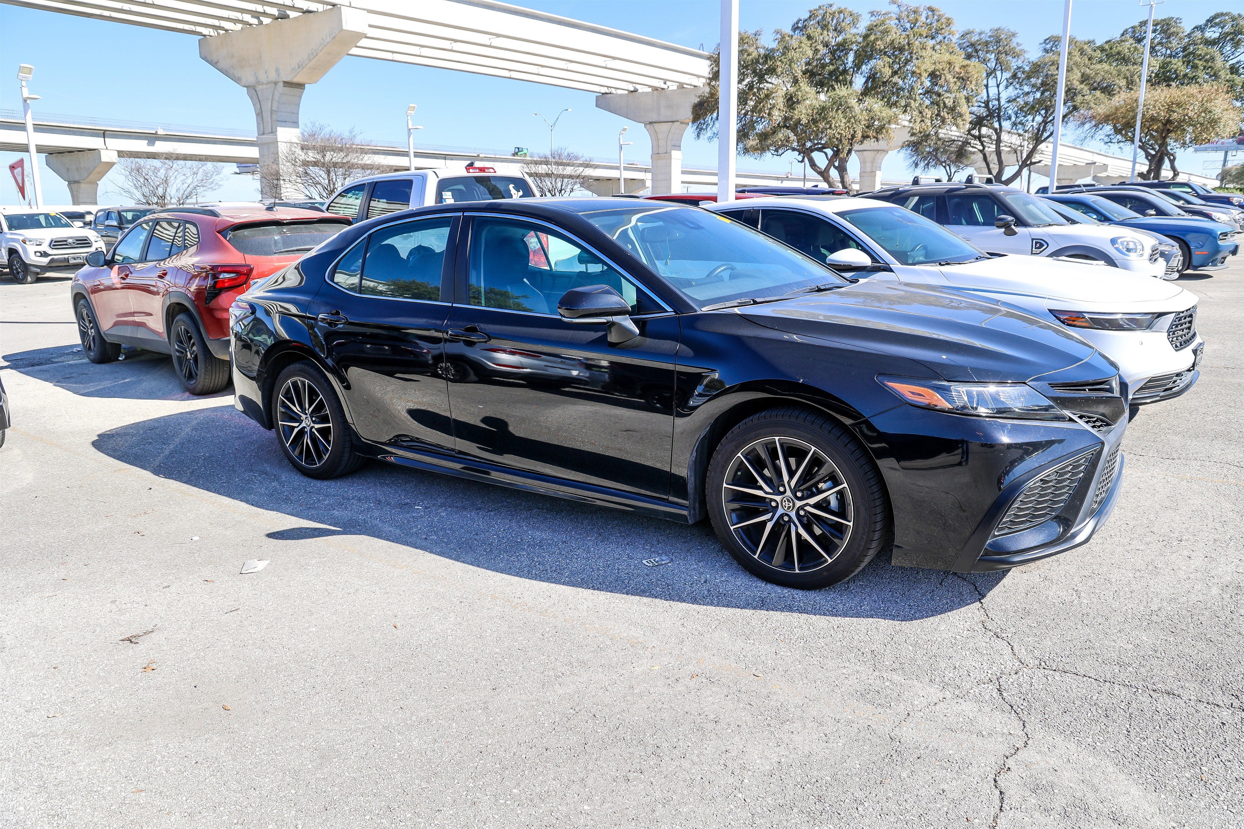 2023 Toyota CAMRY SE