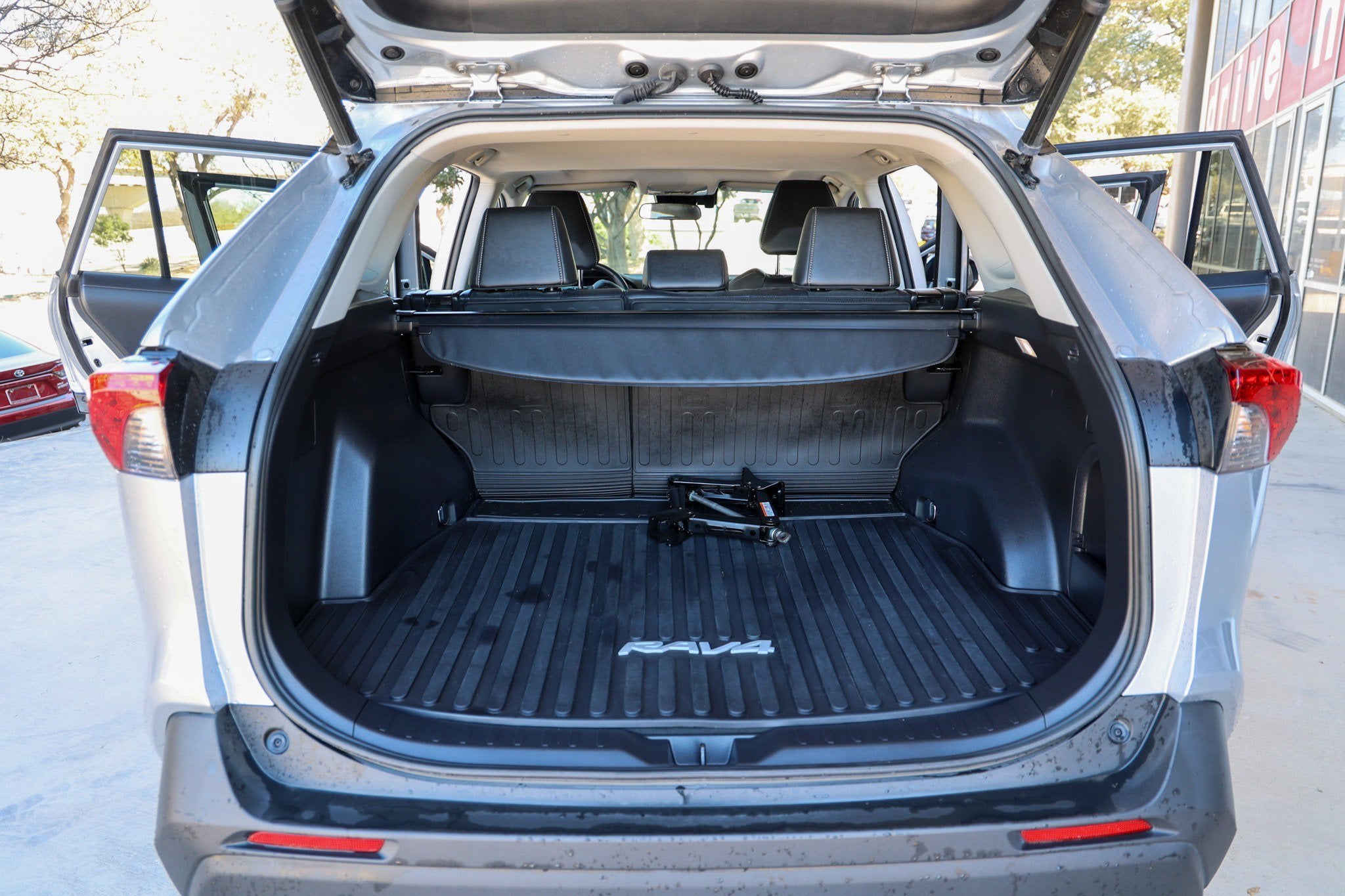 2022 Toyota RAV4 HYBRID Hybrid XLE Premium