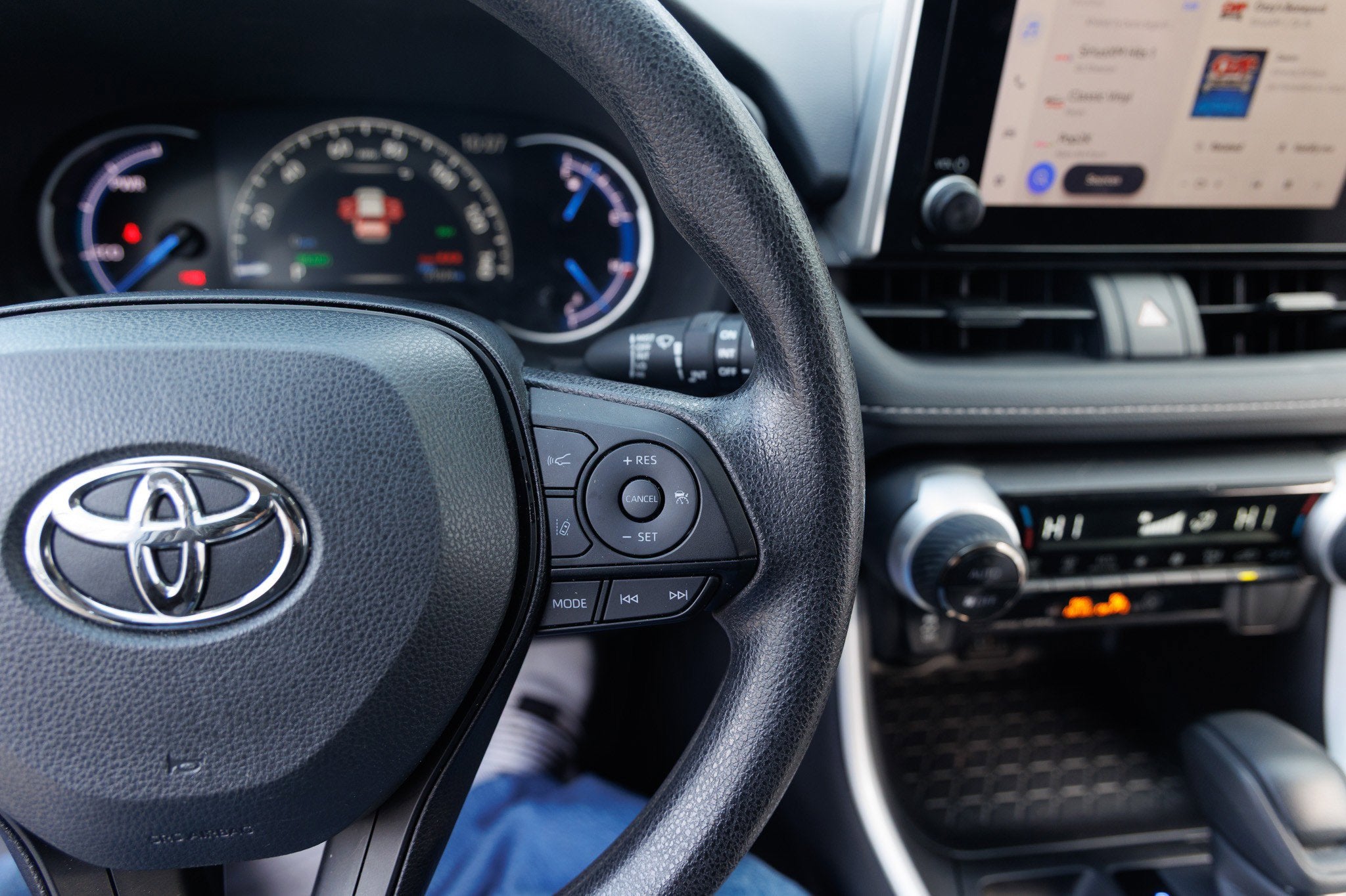 2025 Toyota RAV4 HYBRID Hybrid XLE