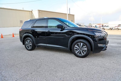 2024 Nissan Pathfinder SL