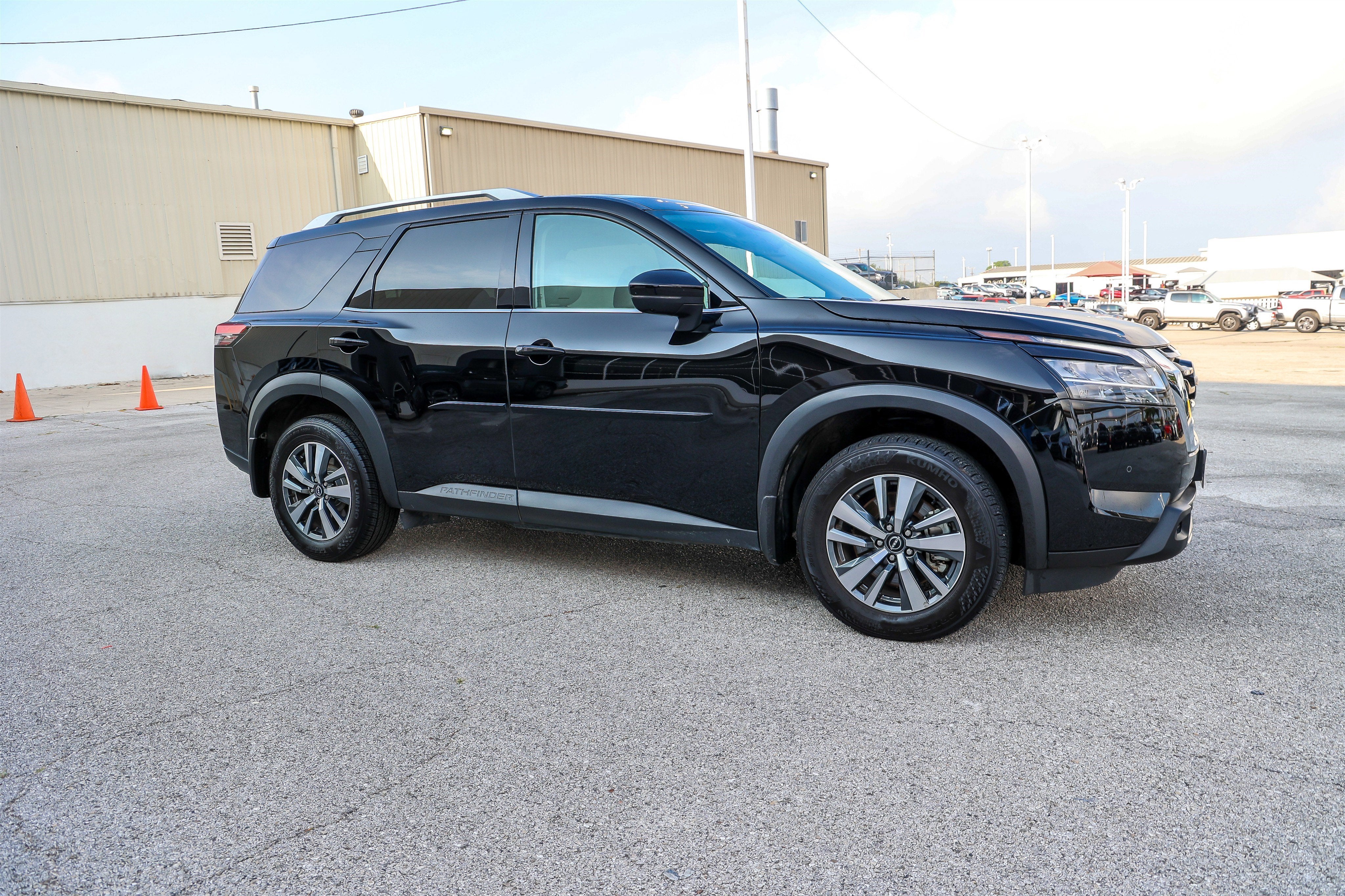 2024 Nissan Pathfinder SL