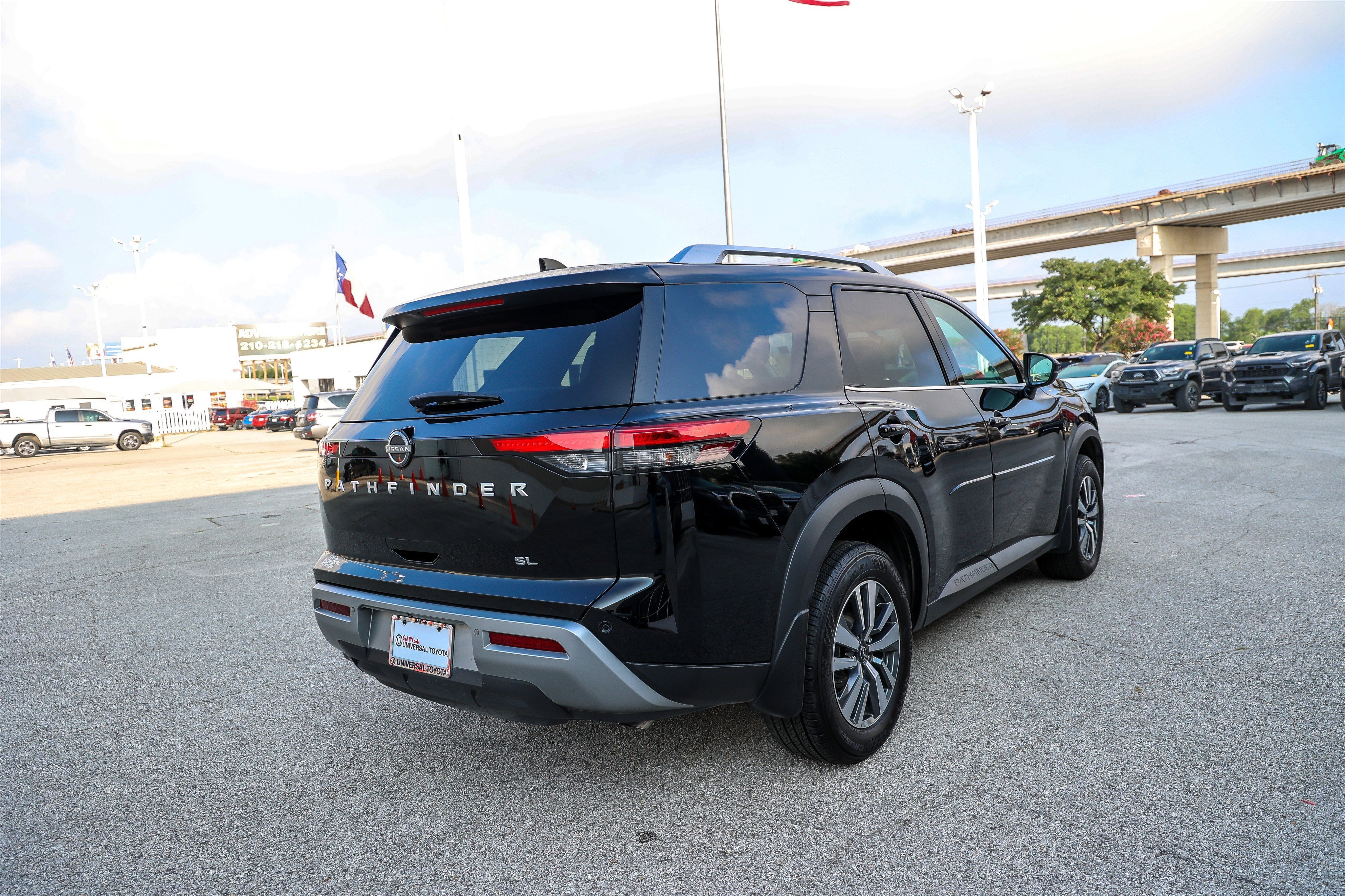 2024 Nissan Pathfinder SL