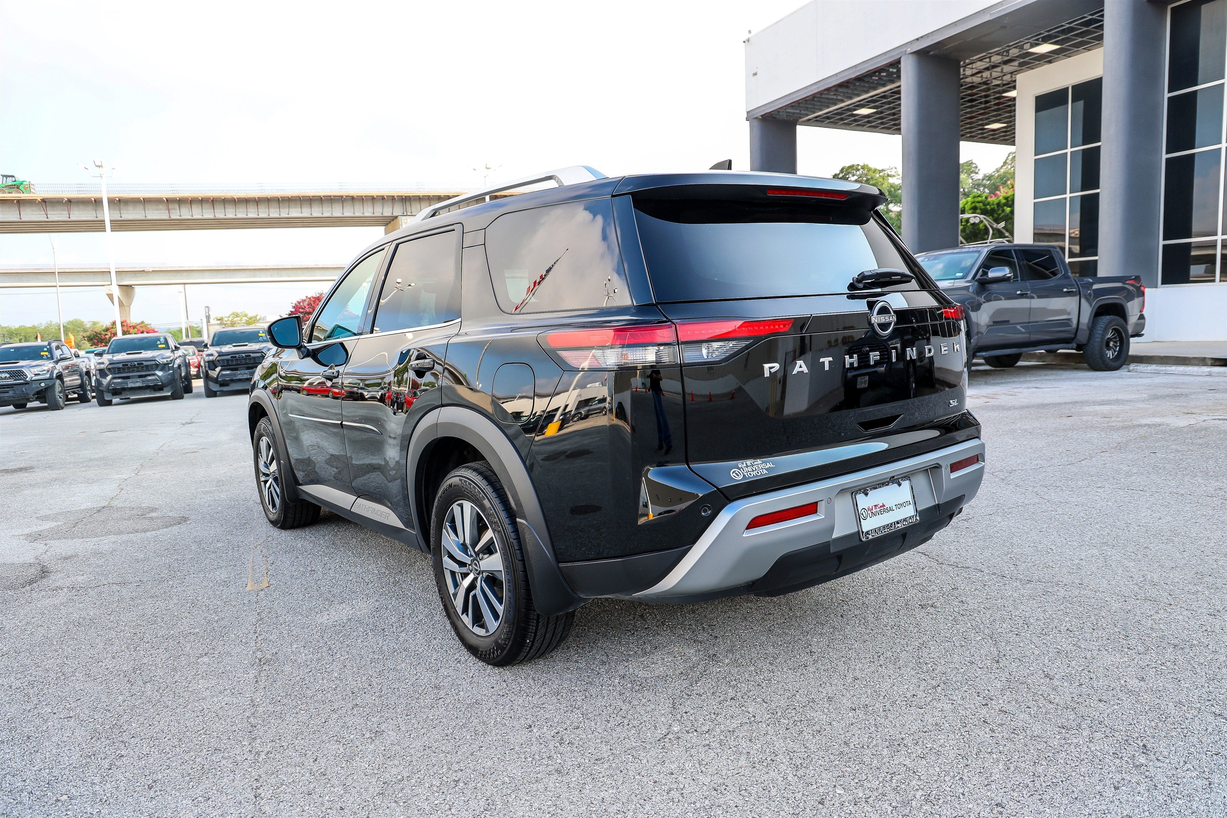 2024 Nissan Pathfinder SL