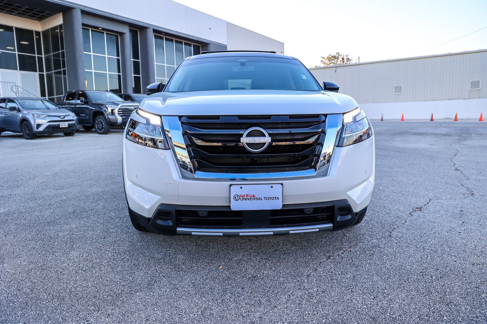2024 Nissan Pathfinder SL