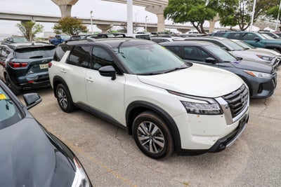 2022 Nissan Pathfinder SL