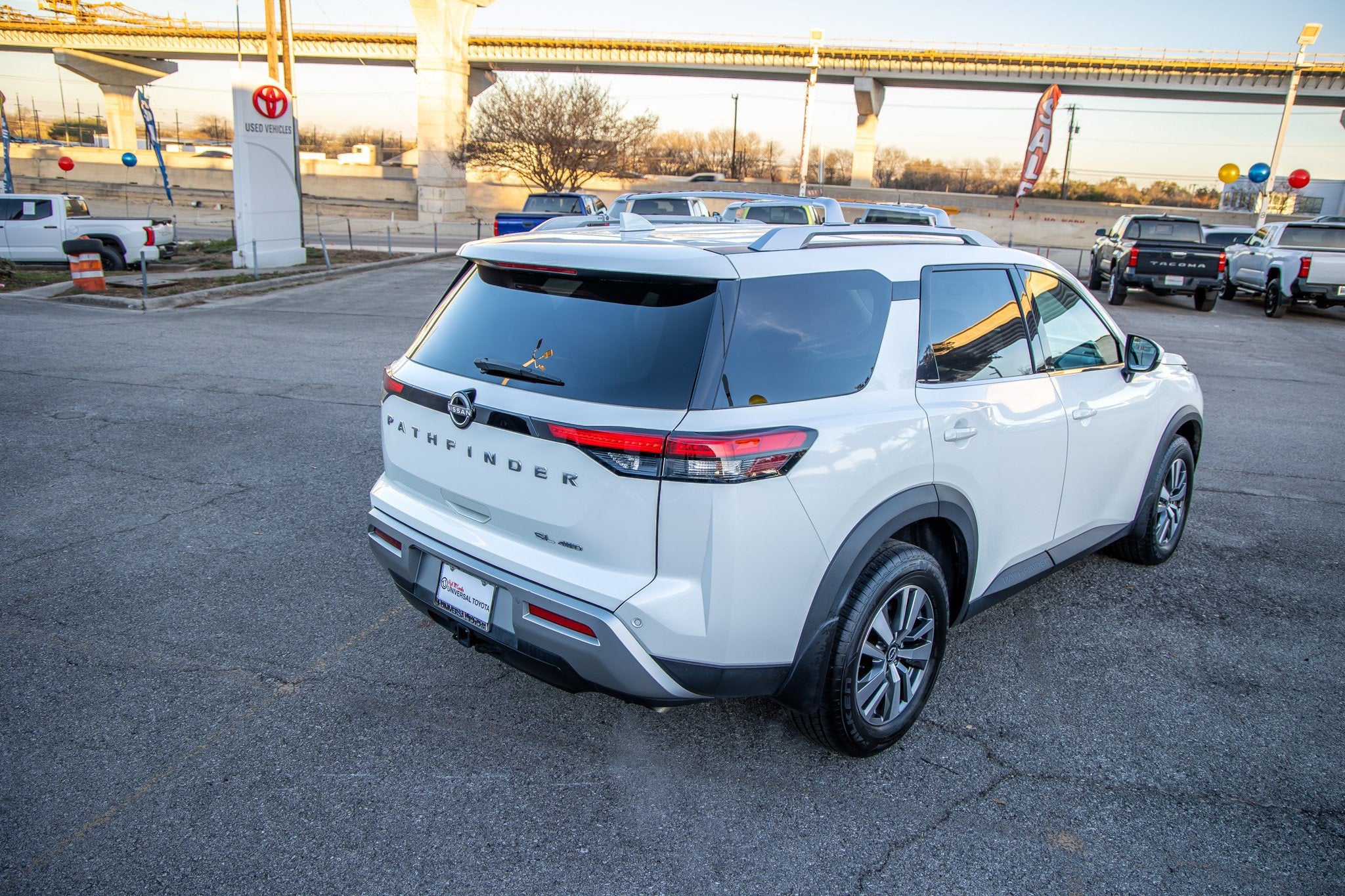 2023 Nissan Pathfinder SL