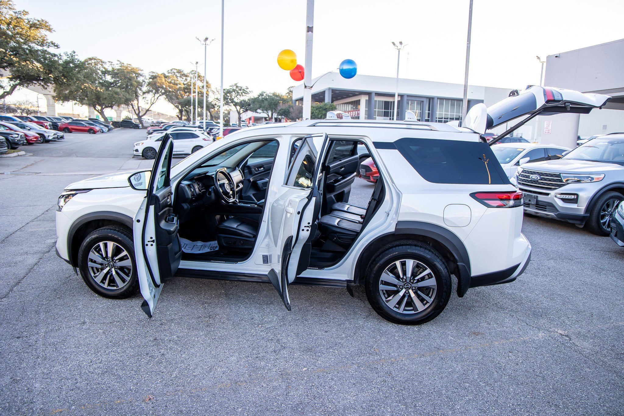 2023 Nissan Pathfinder SL