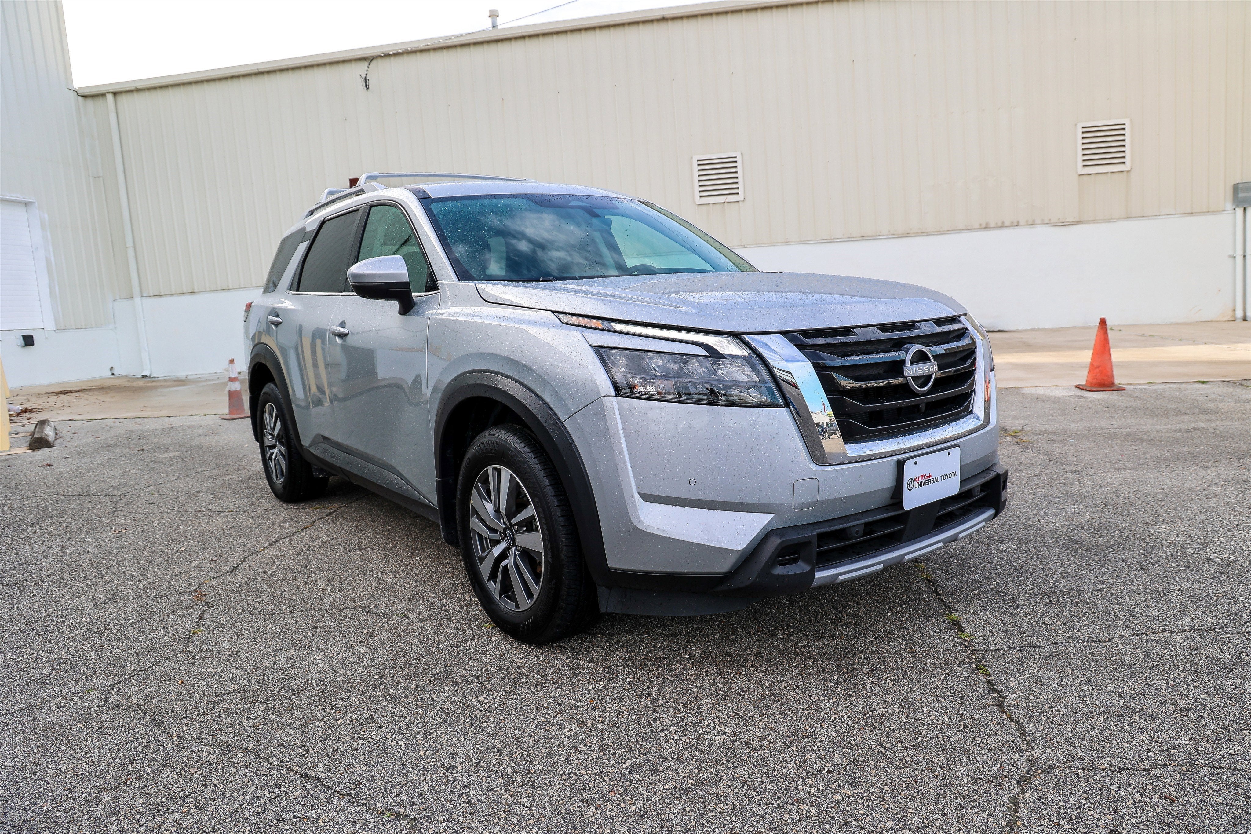 2025 Nissan Pathfinder SL