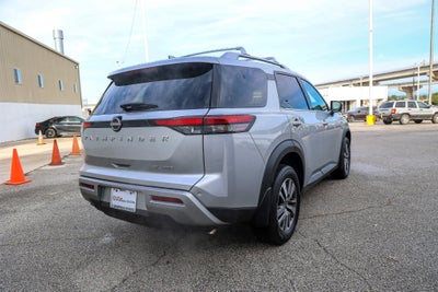 2025 Nissan Pathfinder SL
