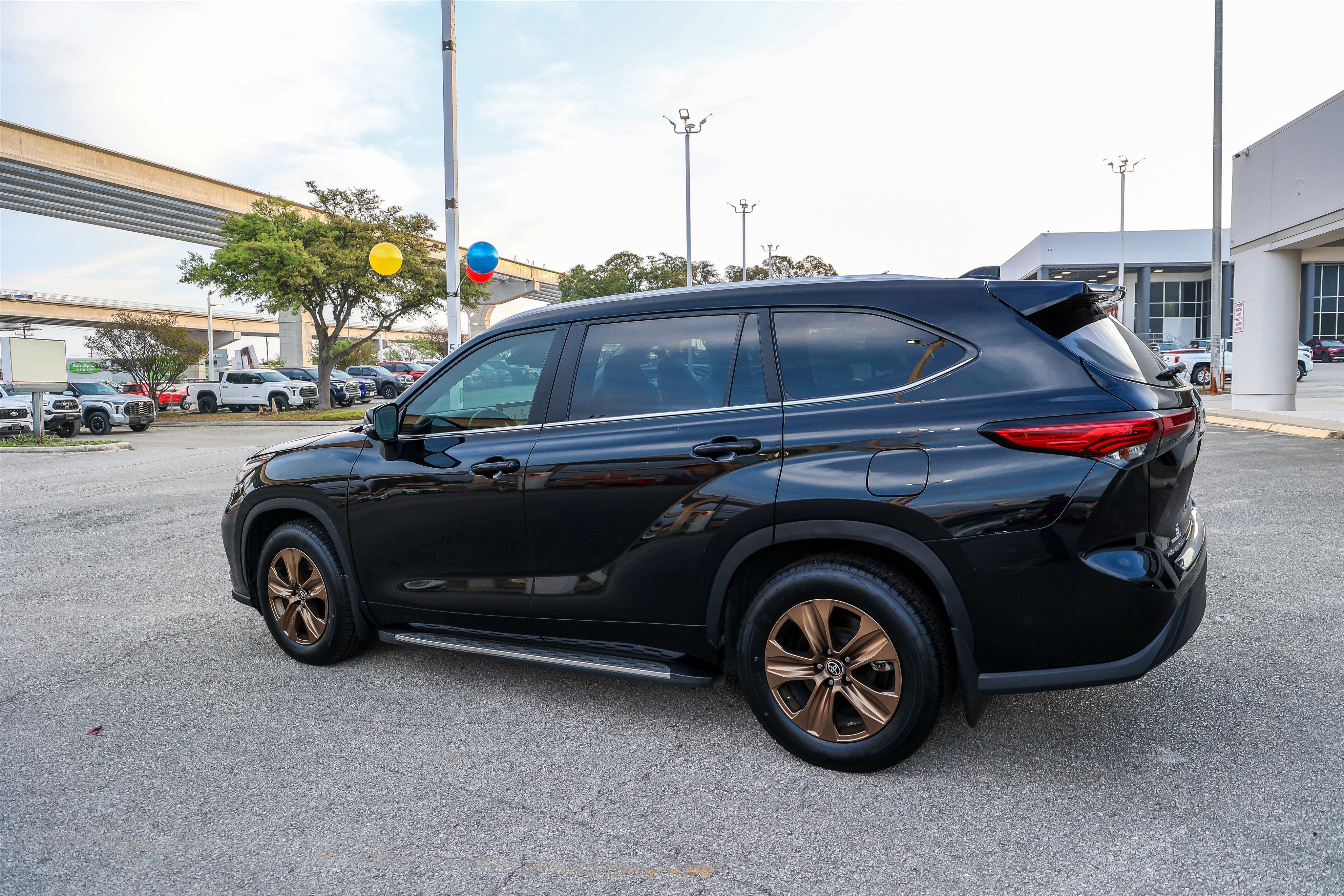 2023 Toyota HIGHLANDER HYBRD Hybrid Bronze Edition