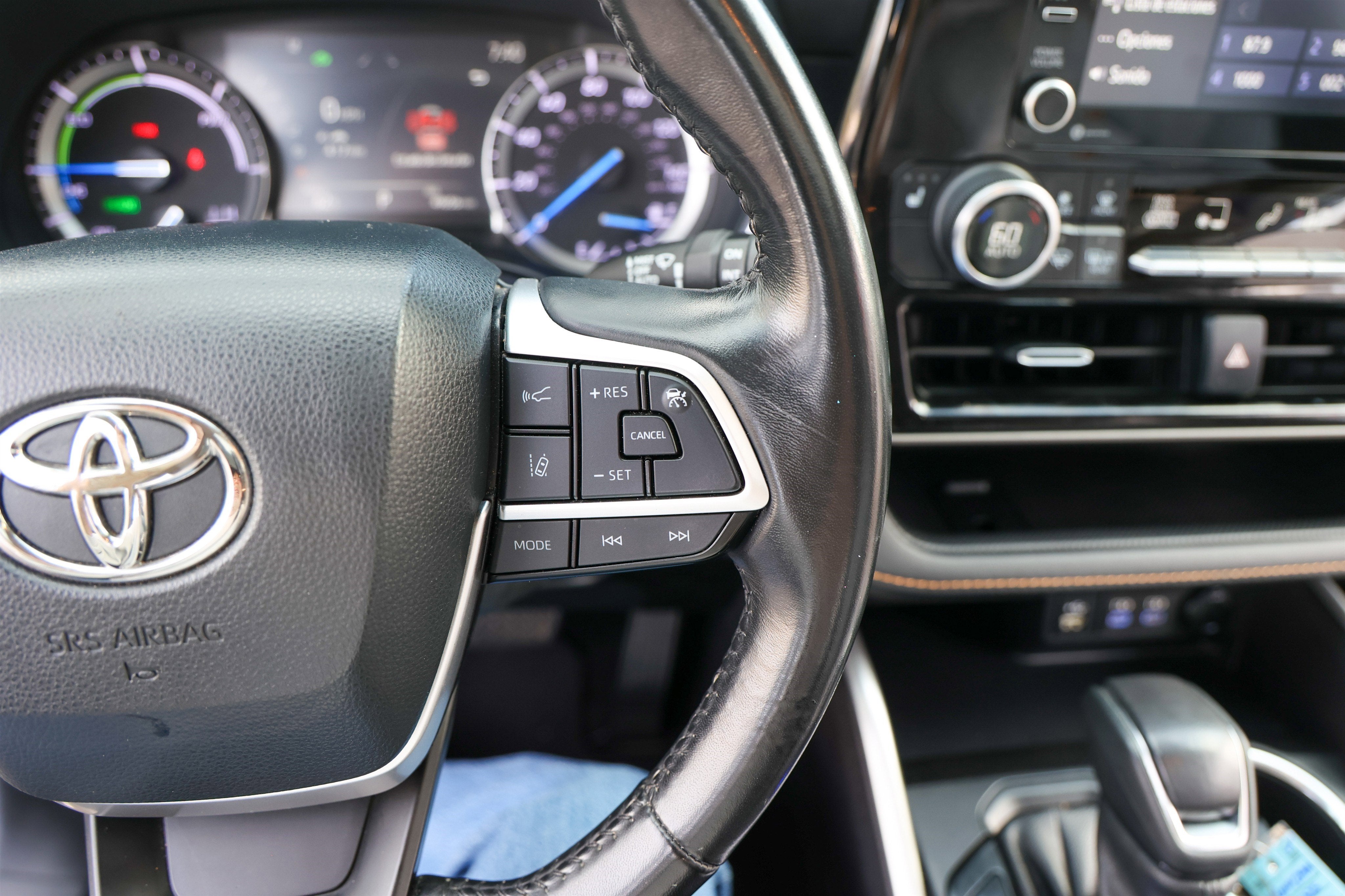 2022 Toyota HIGHLANDER HYBRD Hybrid Bronze Edition