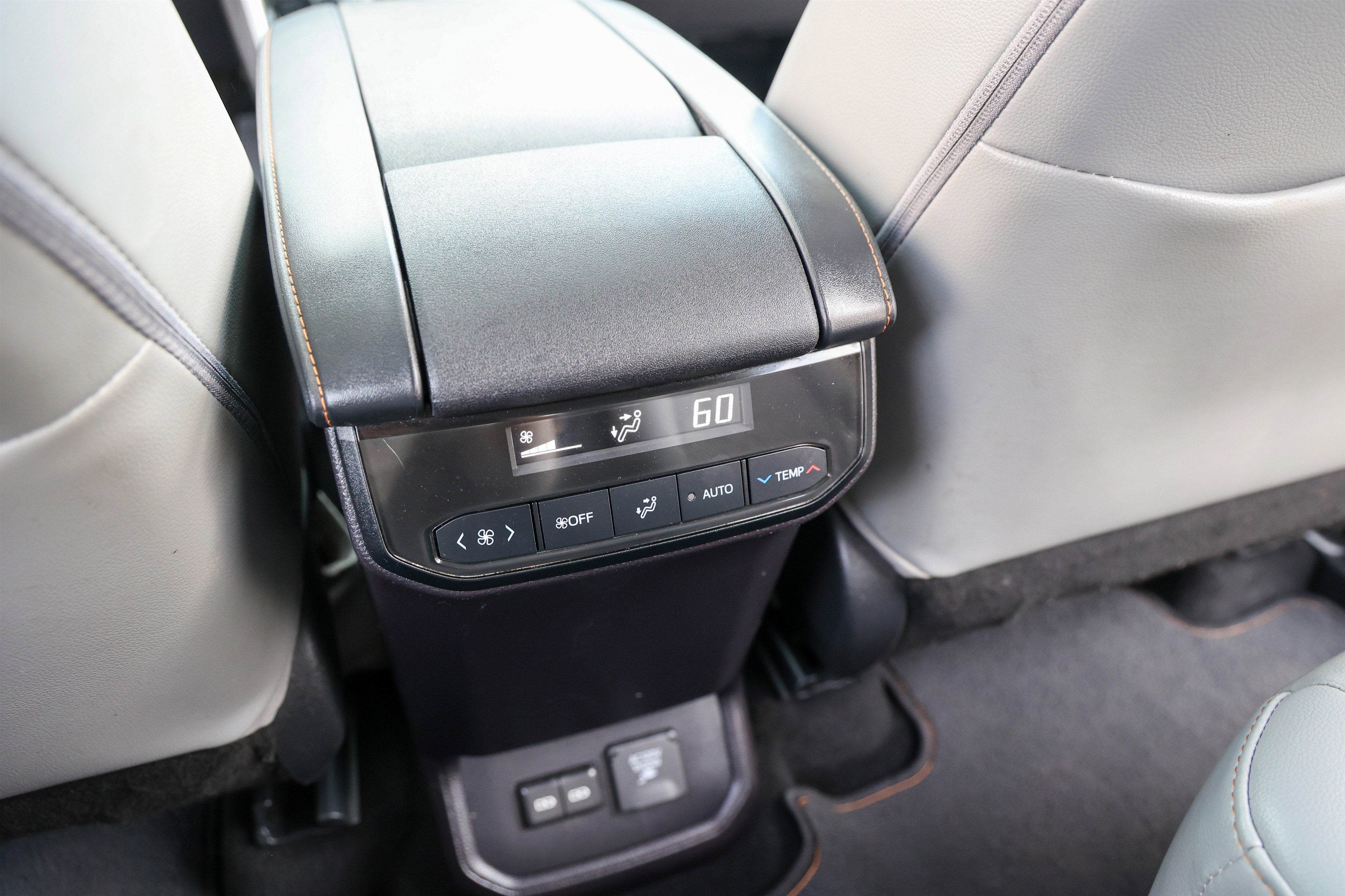 2022 Toyota HIGHLANDER HYBRD Hybrid Bronze Edition